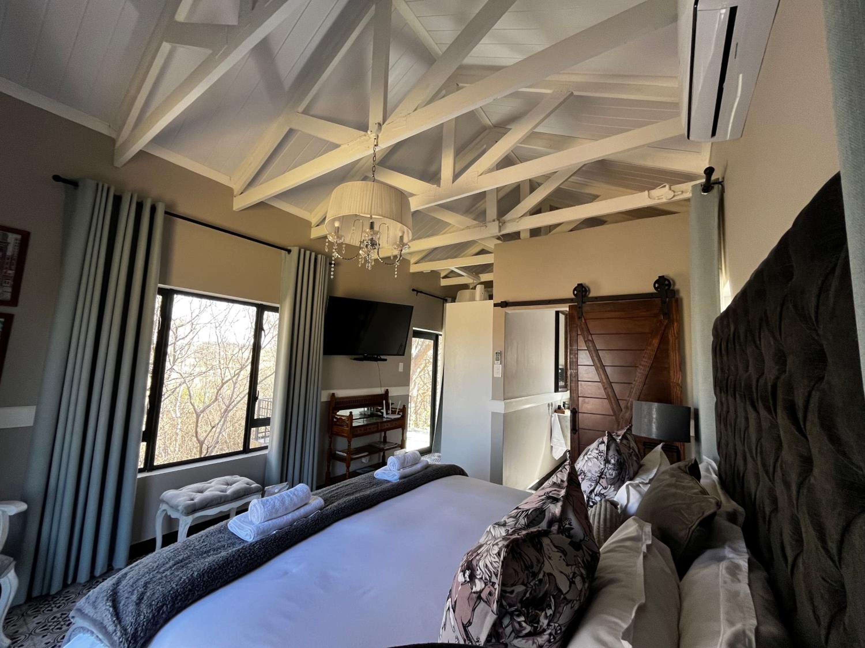 Luxury King Room - Photo 1