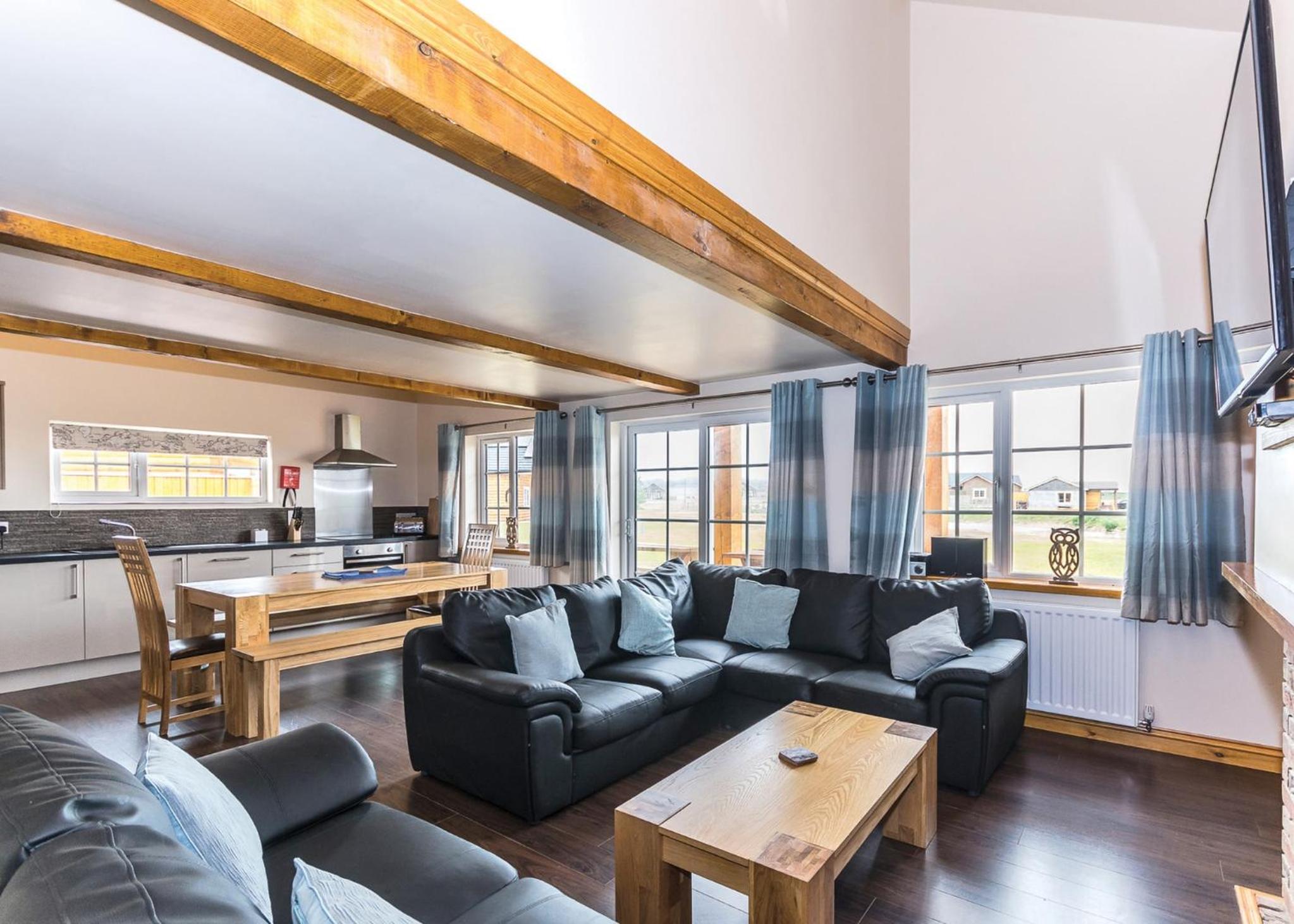 Five-Bedroom House photo 1