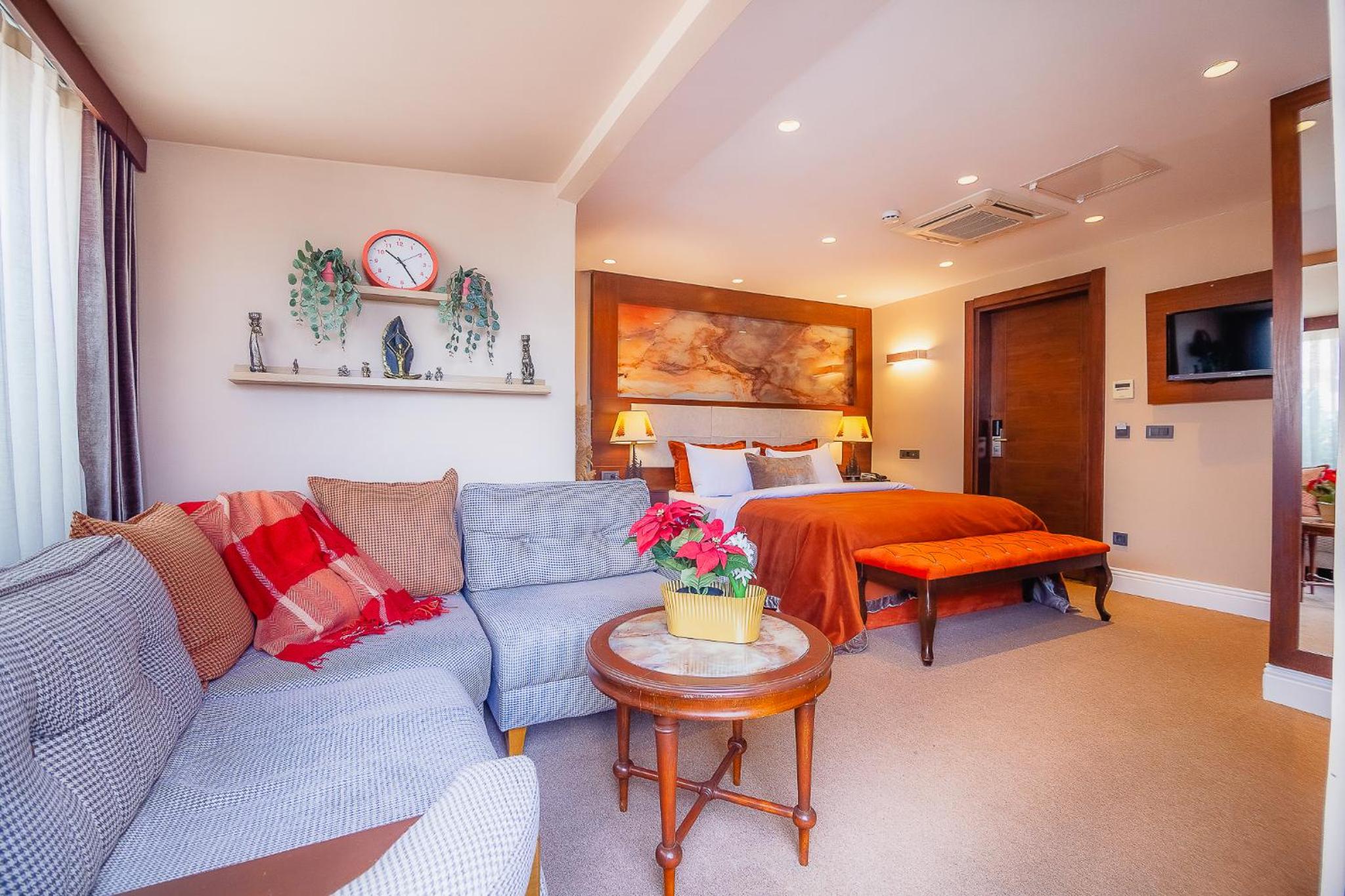 Superior King Suite photo 1