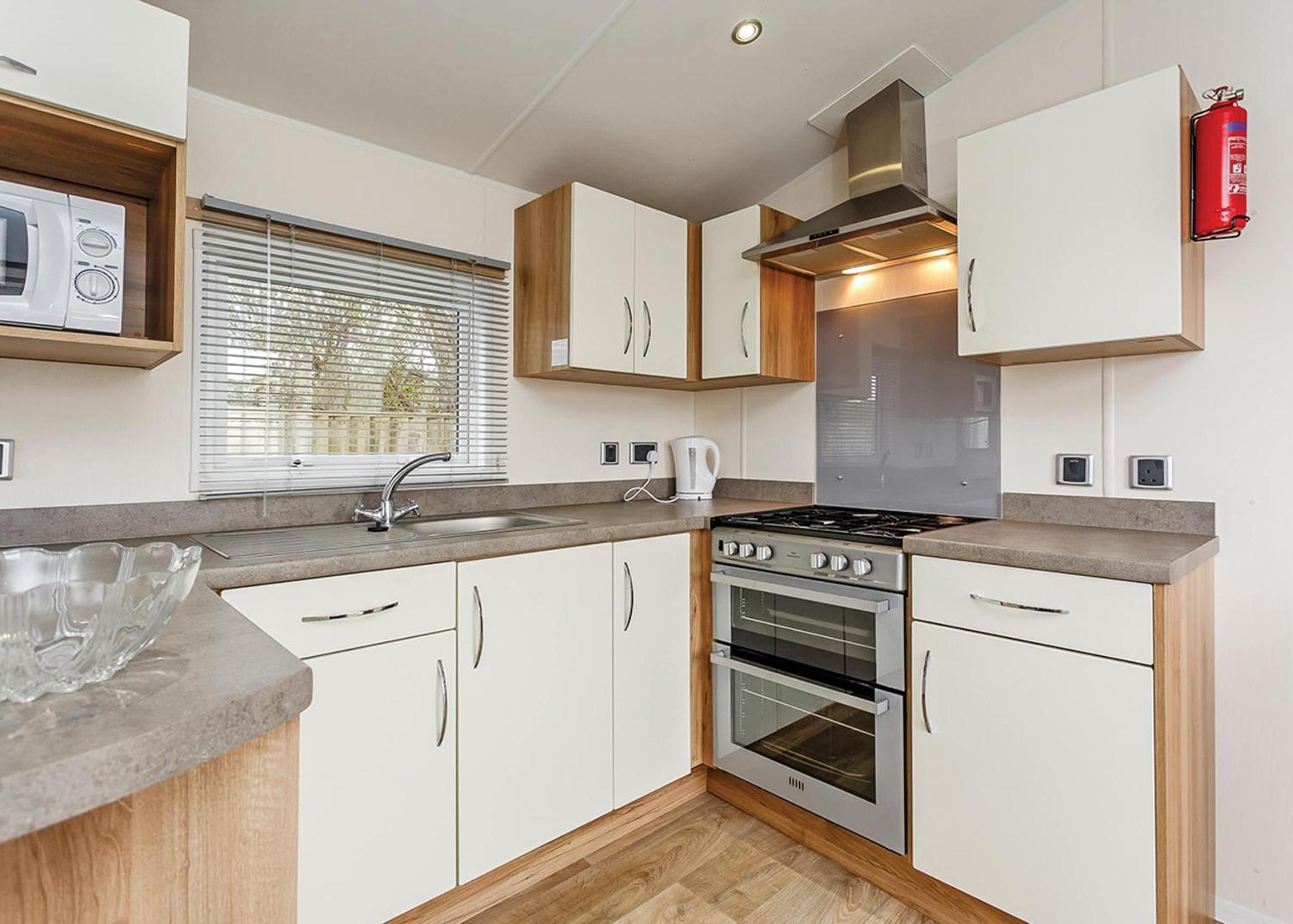 Mobile Home 2 photo 3