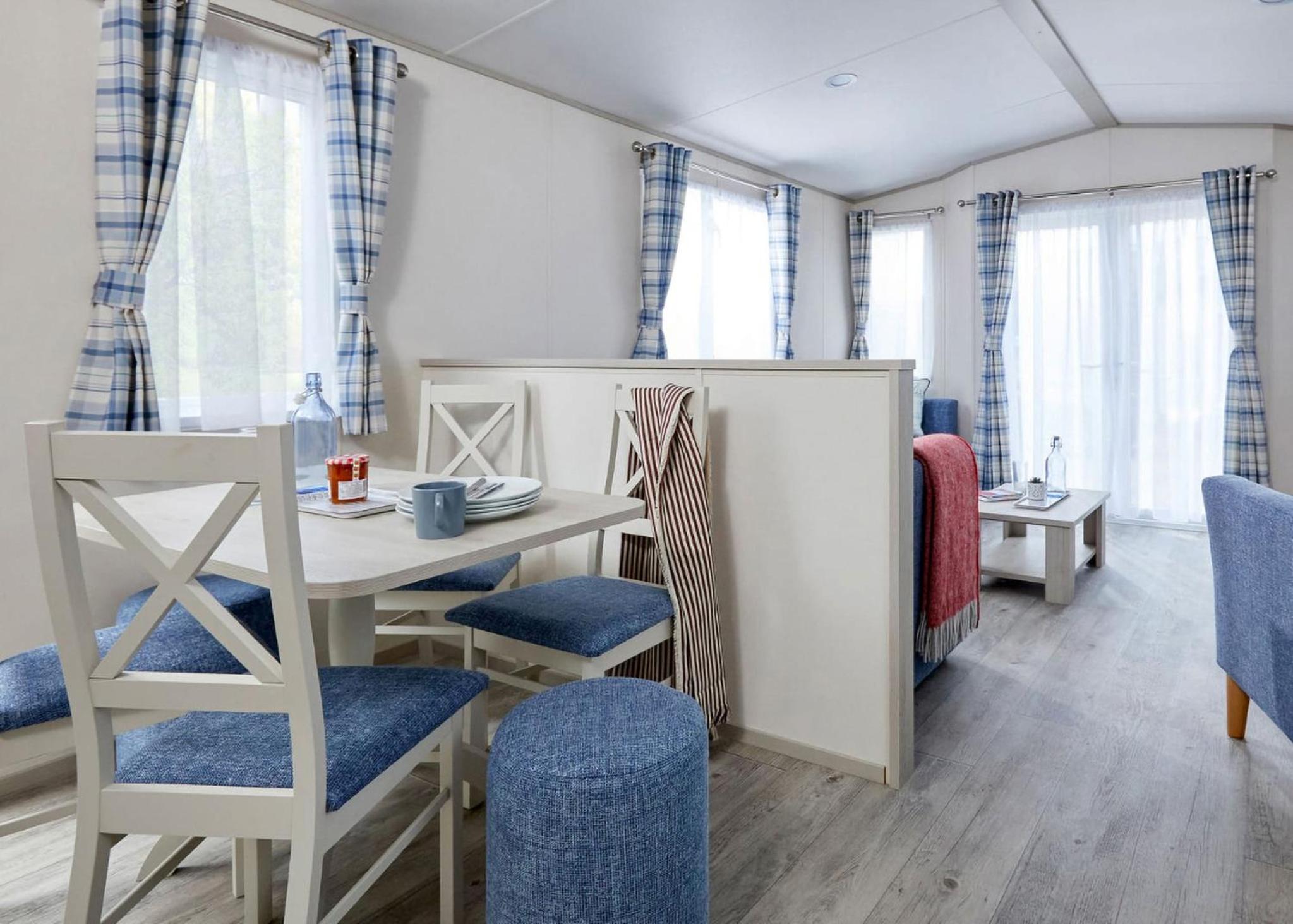 Mobile Home 8 photo 2