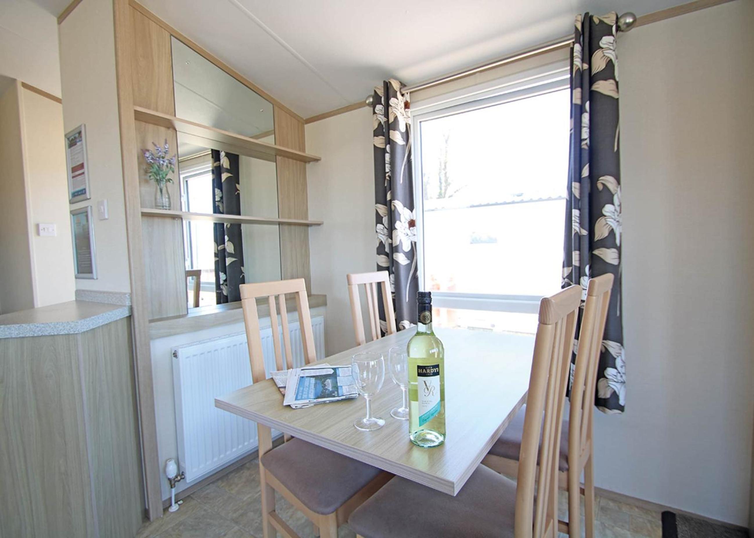 Mobile Home photo 3