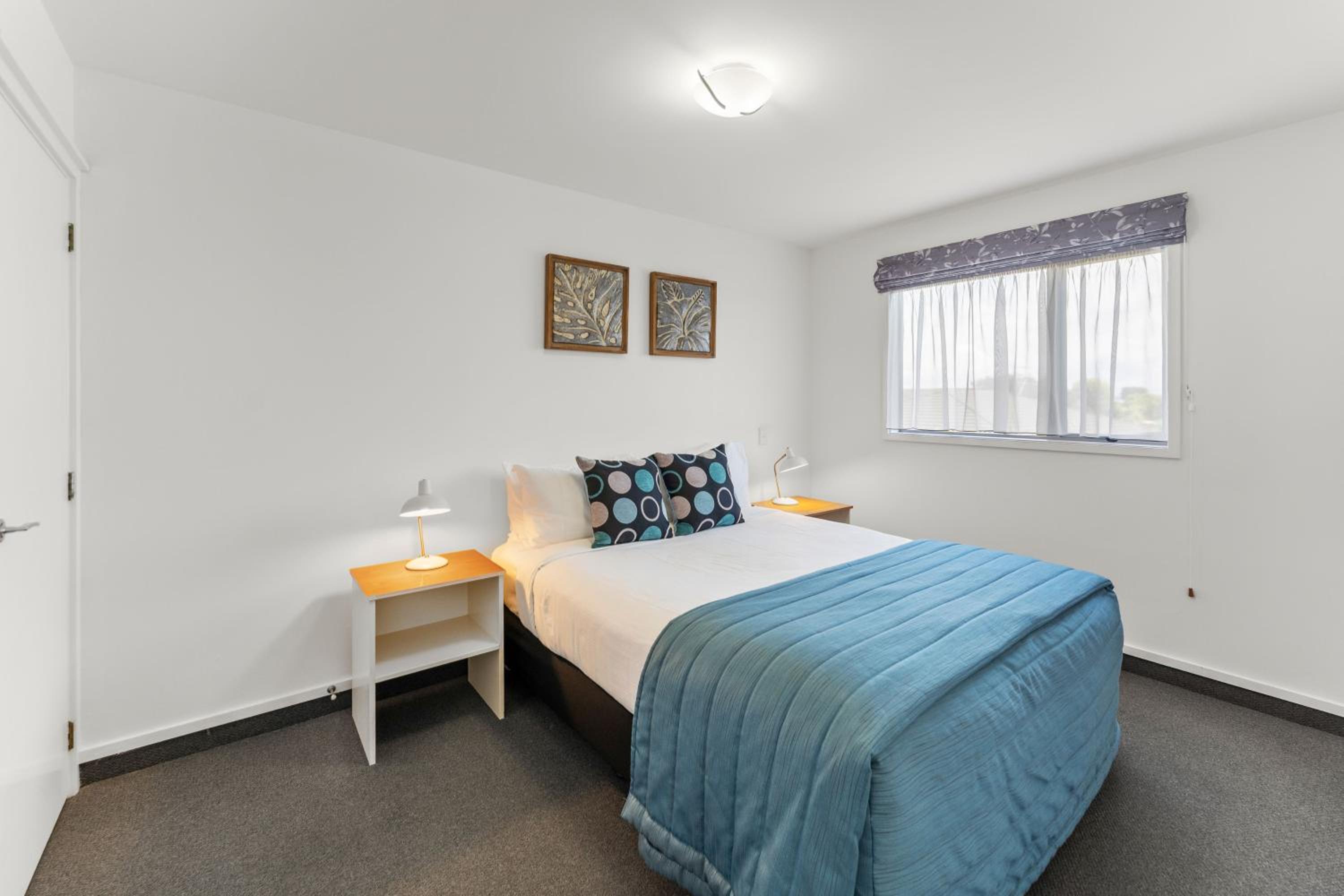 One-Bedroom Apartment - Photo 1