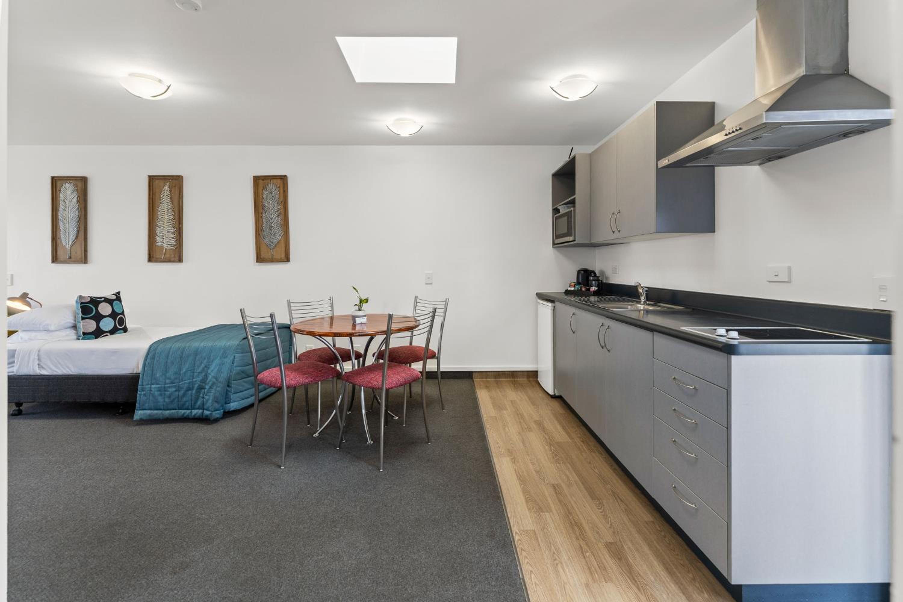 One-Bedroom Apartment - Photo 6