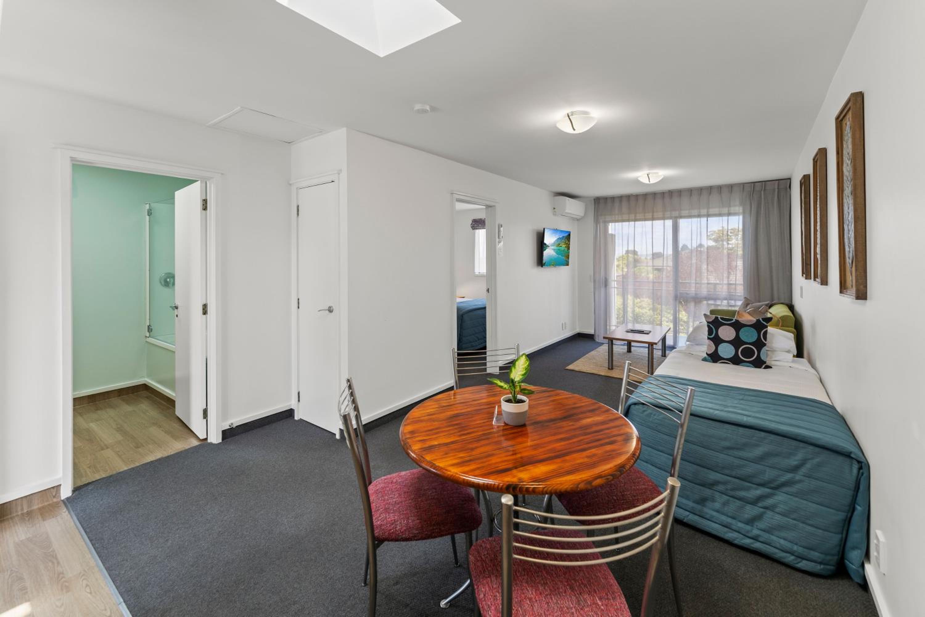 One-Bedroom Apartment - Photo 7