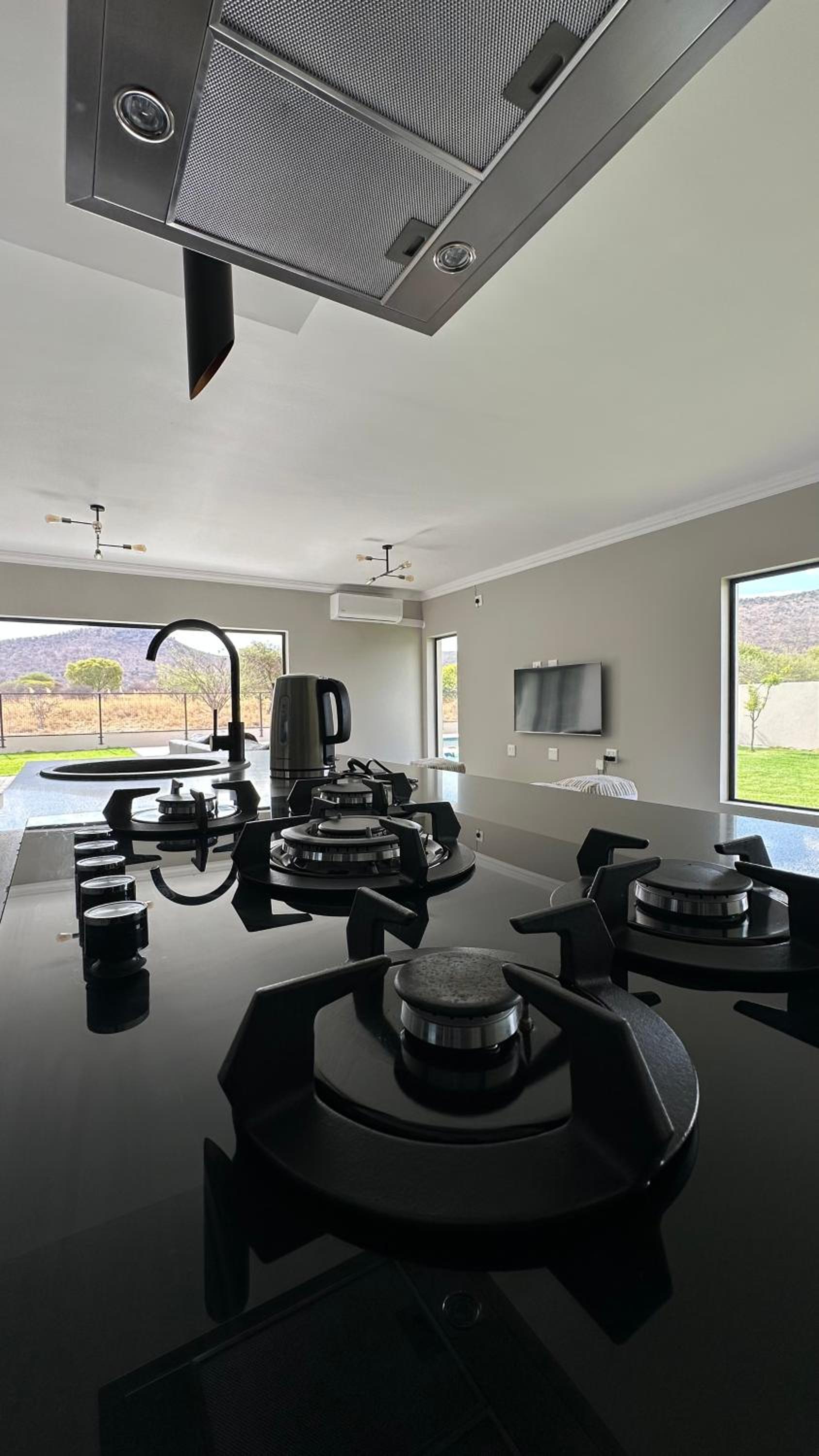 Four-Bedroom House photo 2