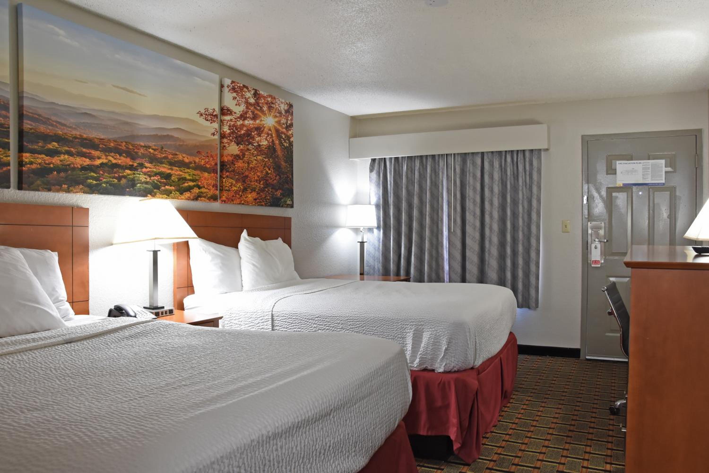 Double Room with Two Double Beds - Smoking - Photo 1