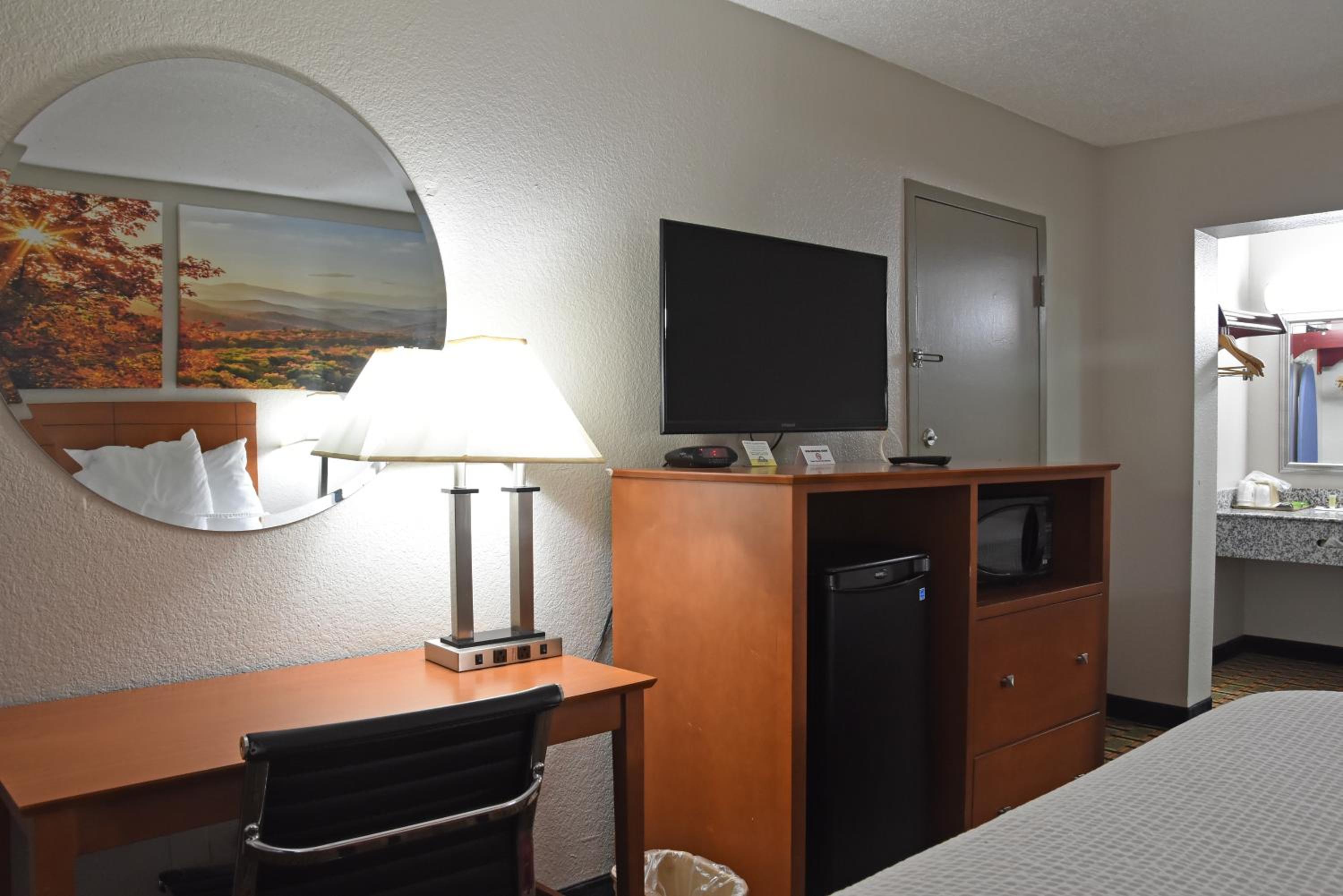 Double Room with Two Double Beds - Smoking - Photo 4