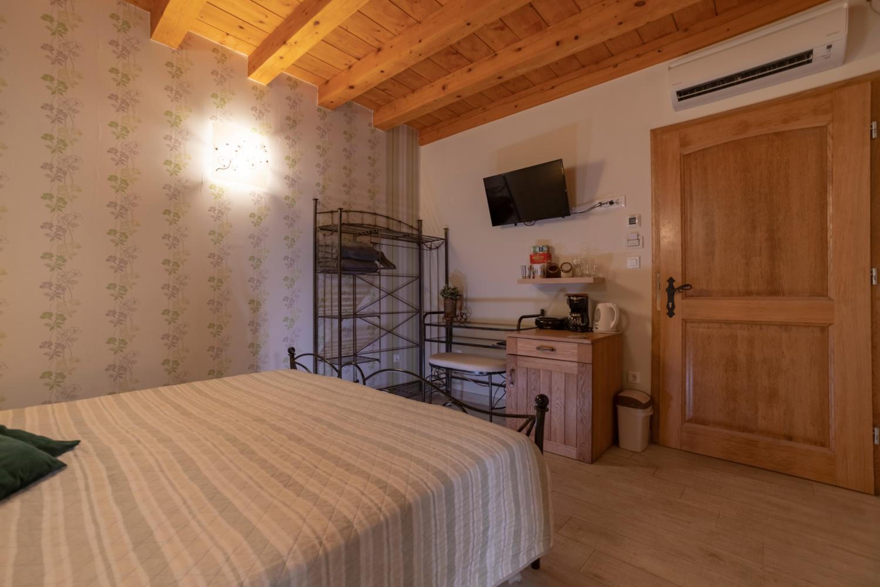 Comfort Double Room with Shared Terrace