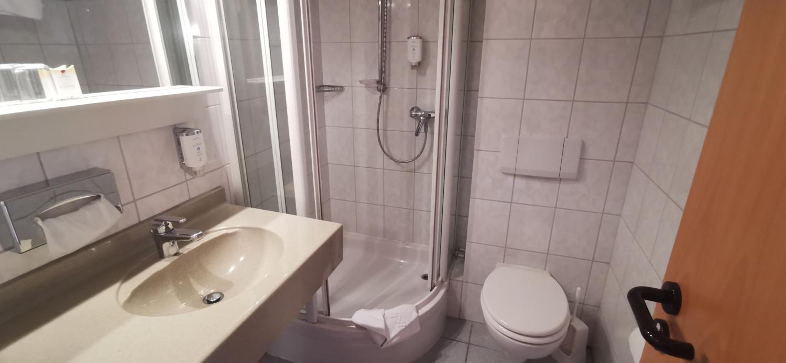 Standard Quadruple Room - Photo 5
