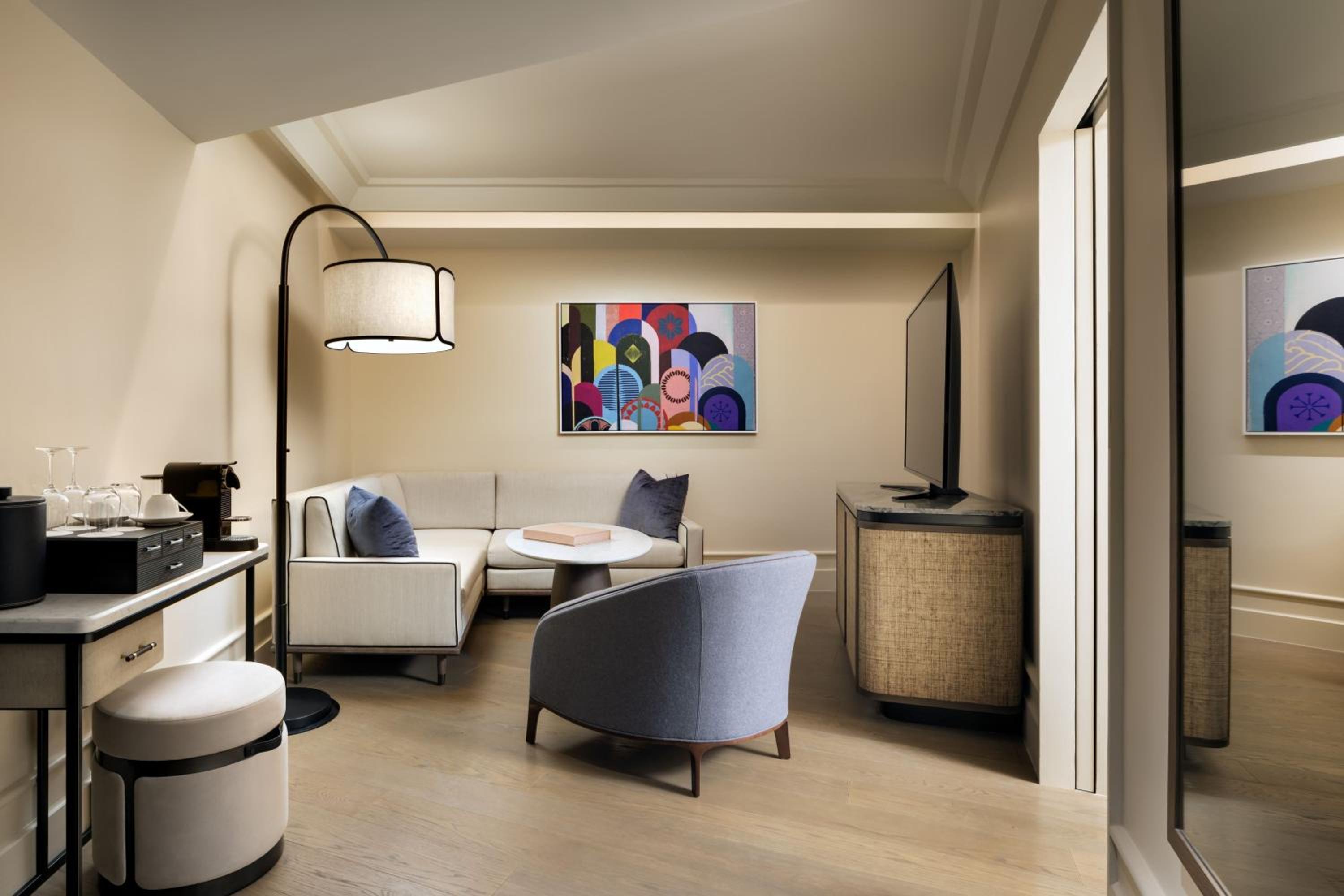 Executive Junior Suite, 1 King Bed, with Resort View -Historic - Photo 1