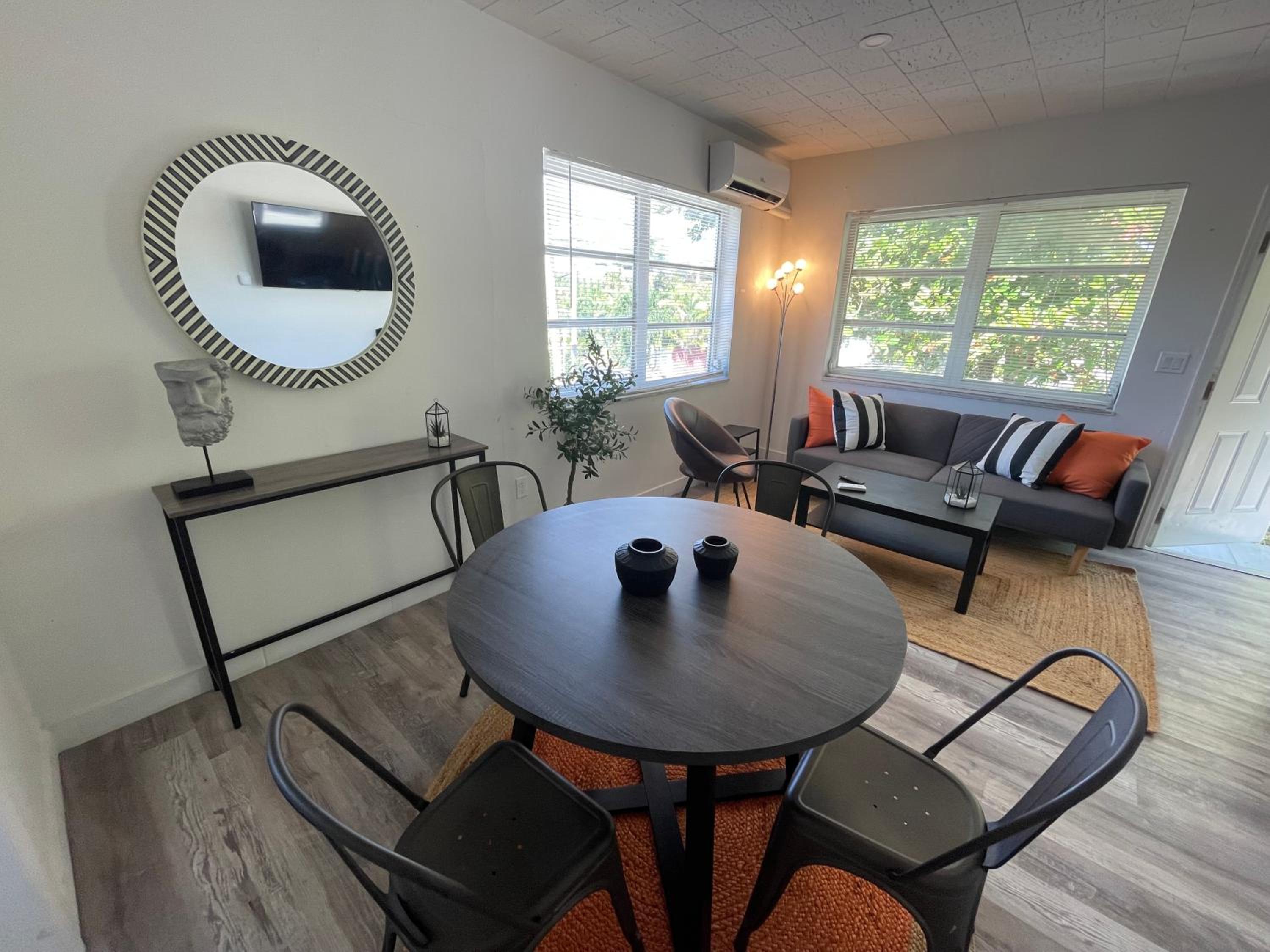 Apartment photo 2