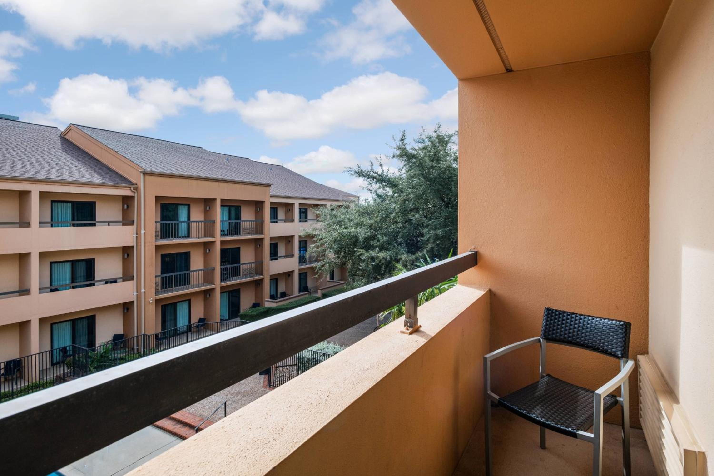 King Room with Sofa Bed – Balcony and Courtyard View