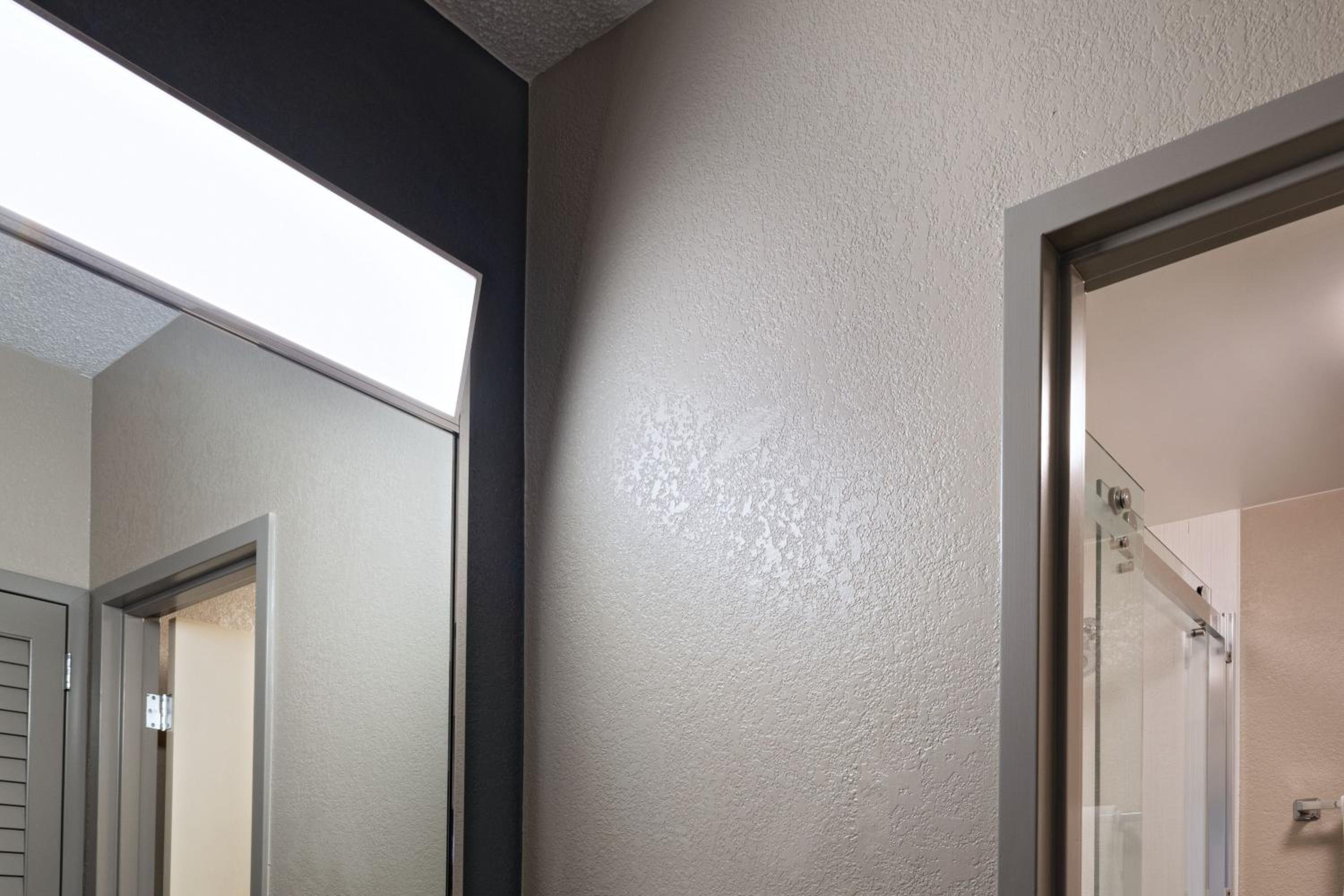 Room with Two Queen Beds – Hearing Accessible - Photo 2