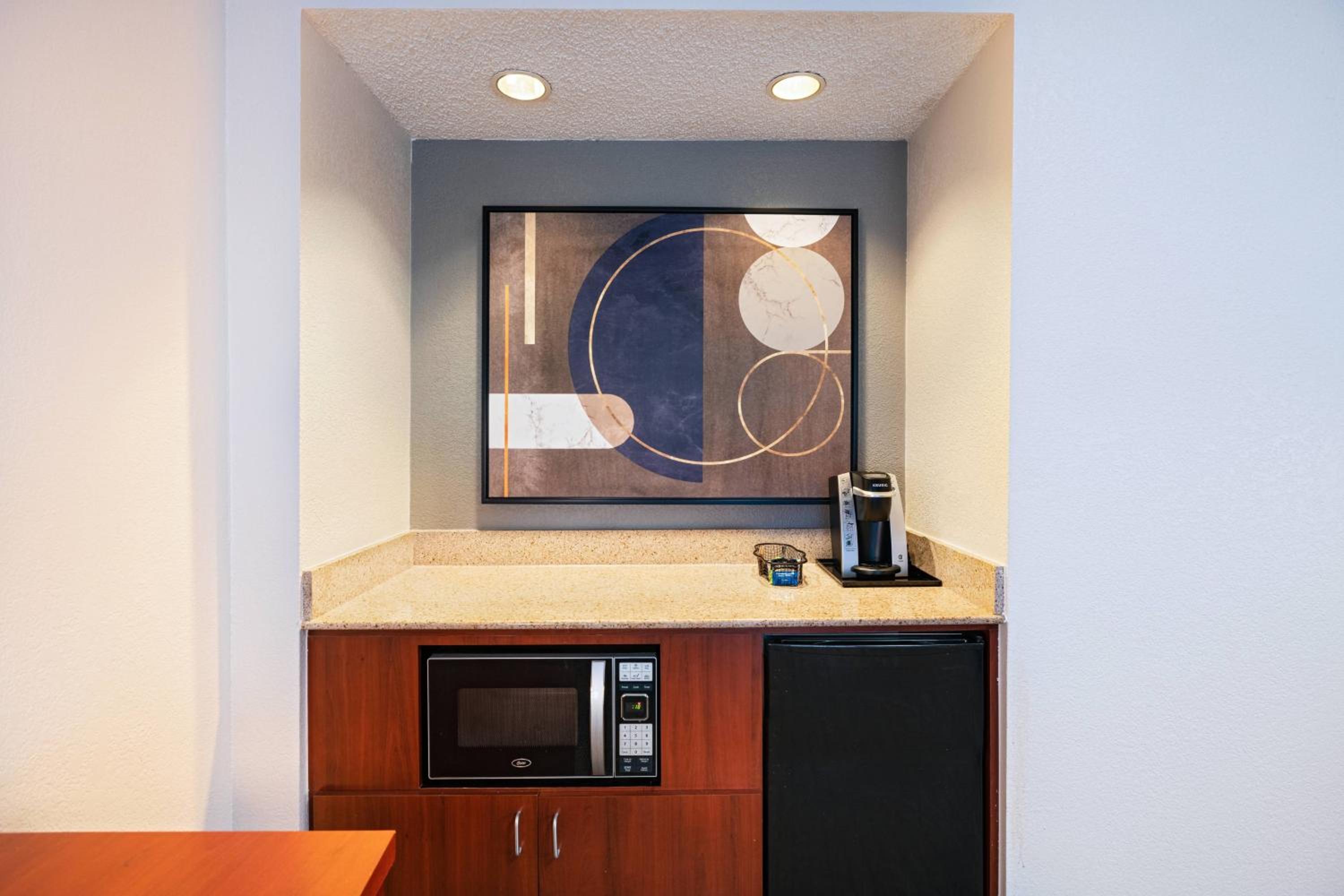 One-Bedroom Double/Double Suite with Sofa Bed - Photo 4