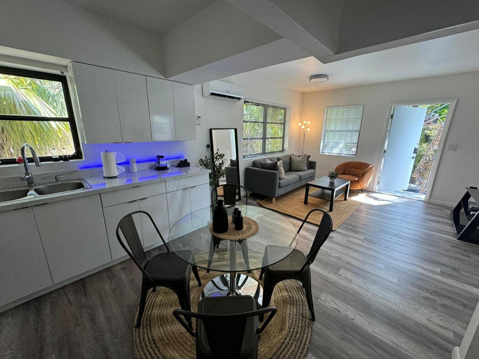 Two-Bedroom Standard Apartment photo 2