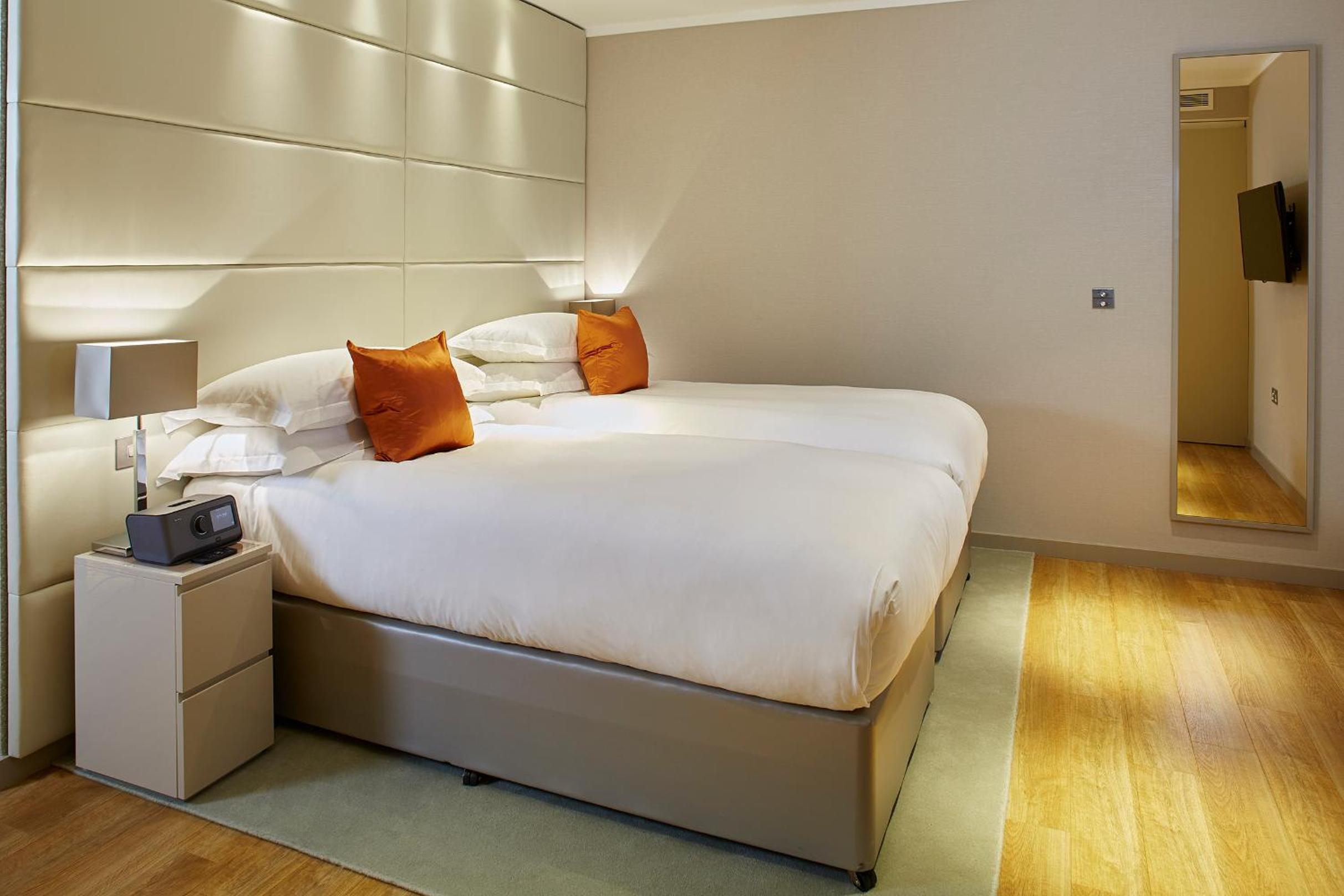 Deluxe Four Bedroom Apartment With River View