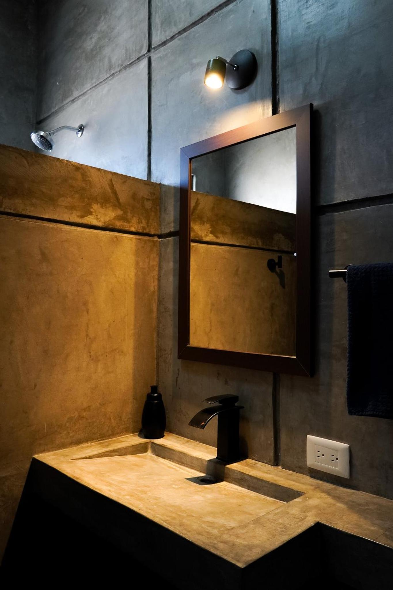 One-Bedroom Apartment - Photo 2