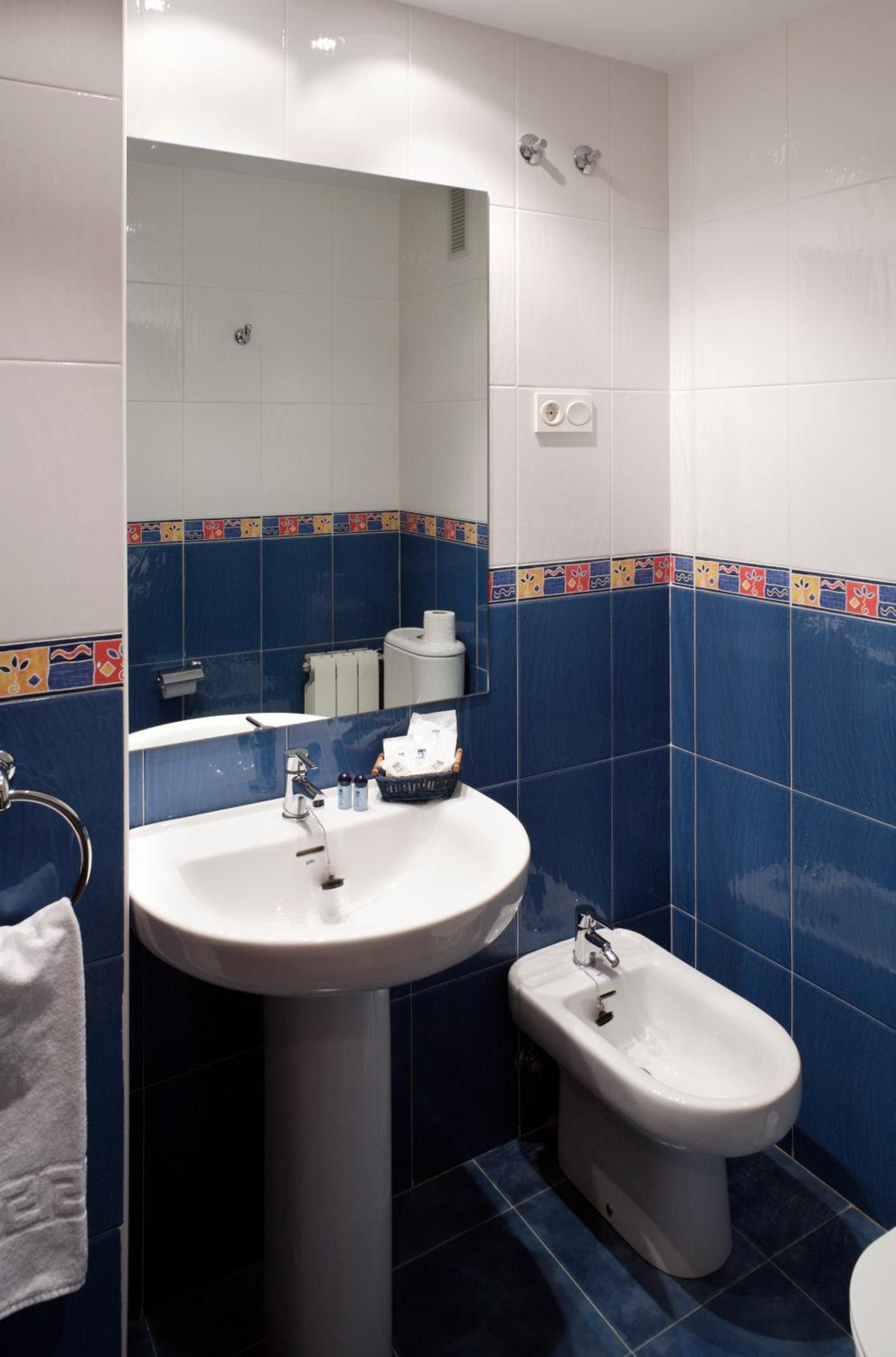 Two-Bedroom Apartment (4-5 Adults) - Photo 32