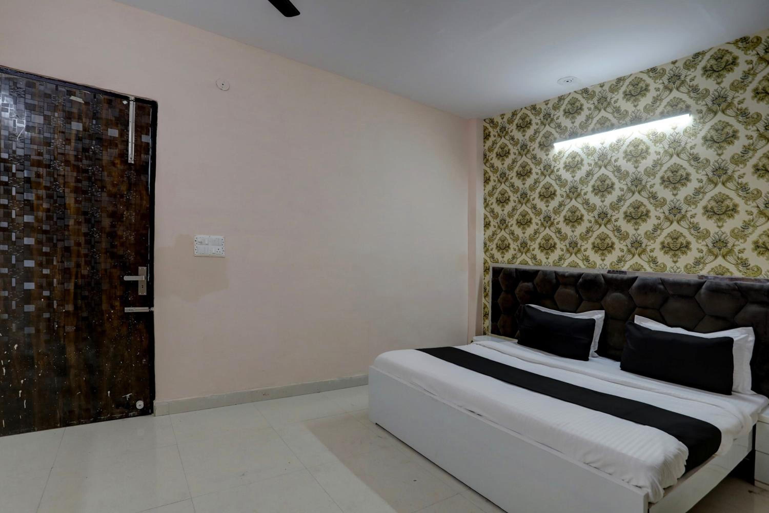Classic Triple Room photo 1