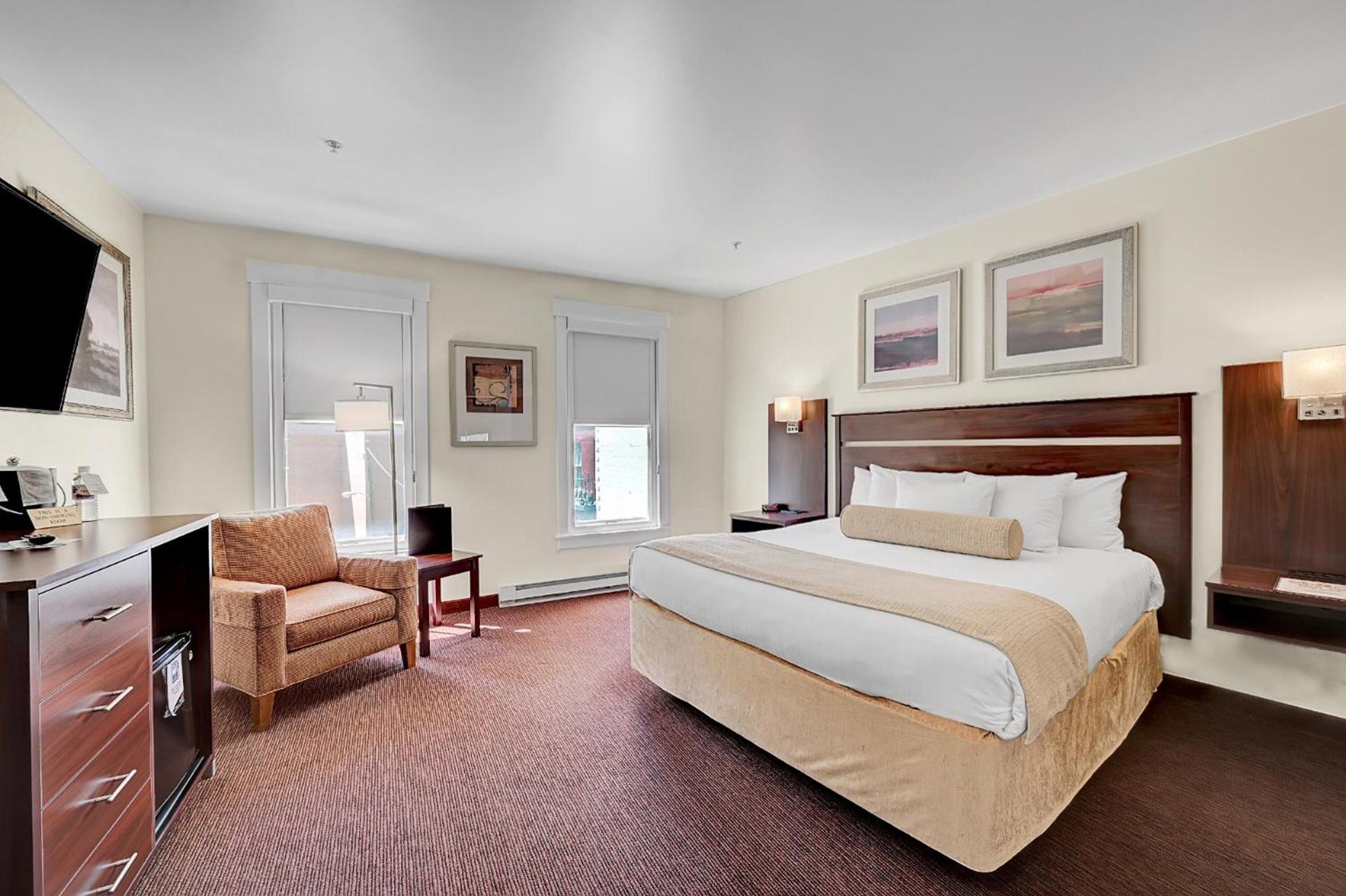 Deluxe King Room photo 1