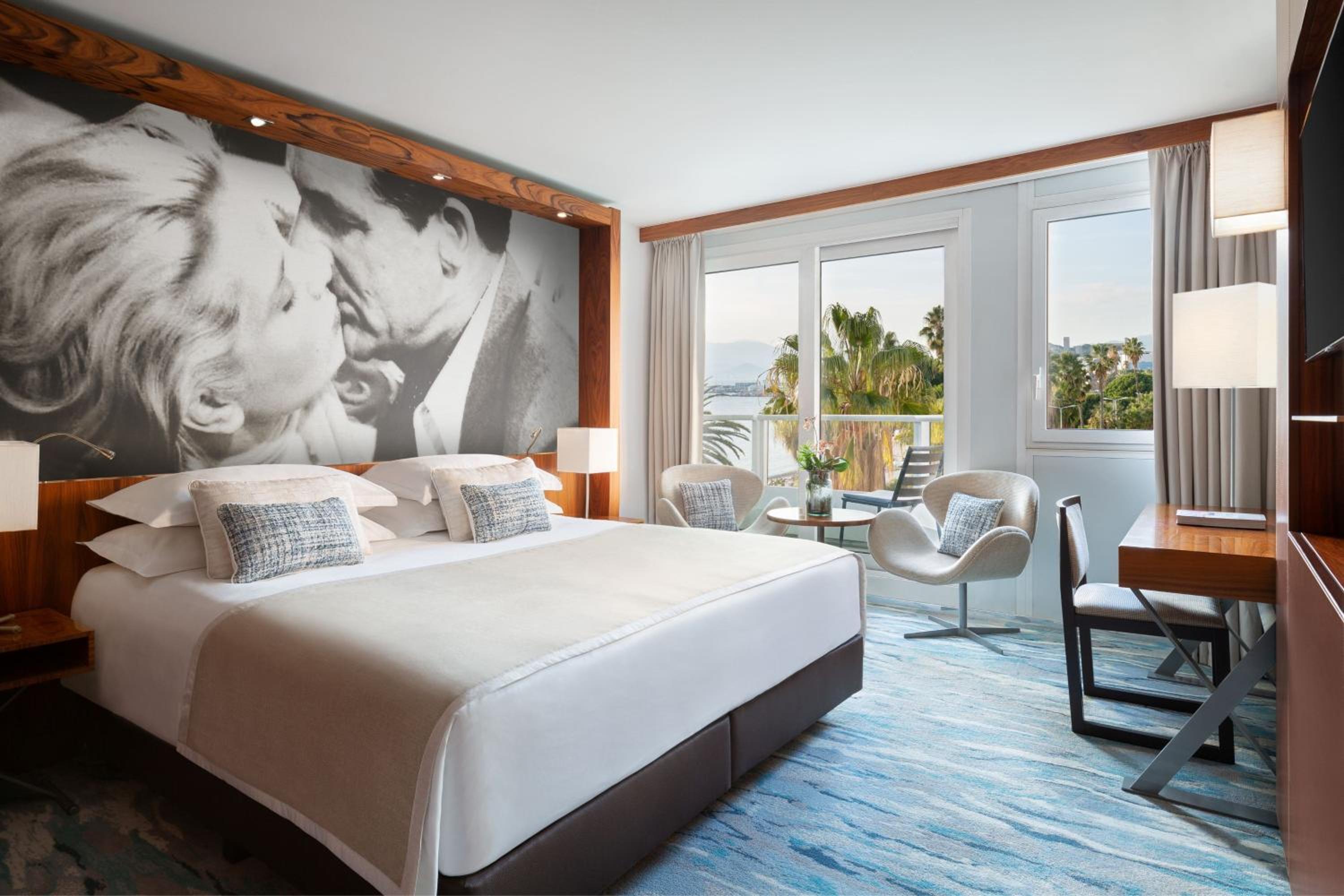 Deluxe Room with partial sea view - Photo 2