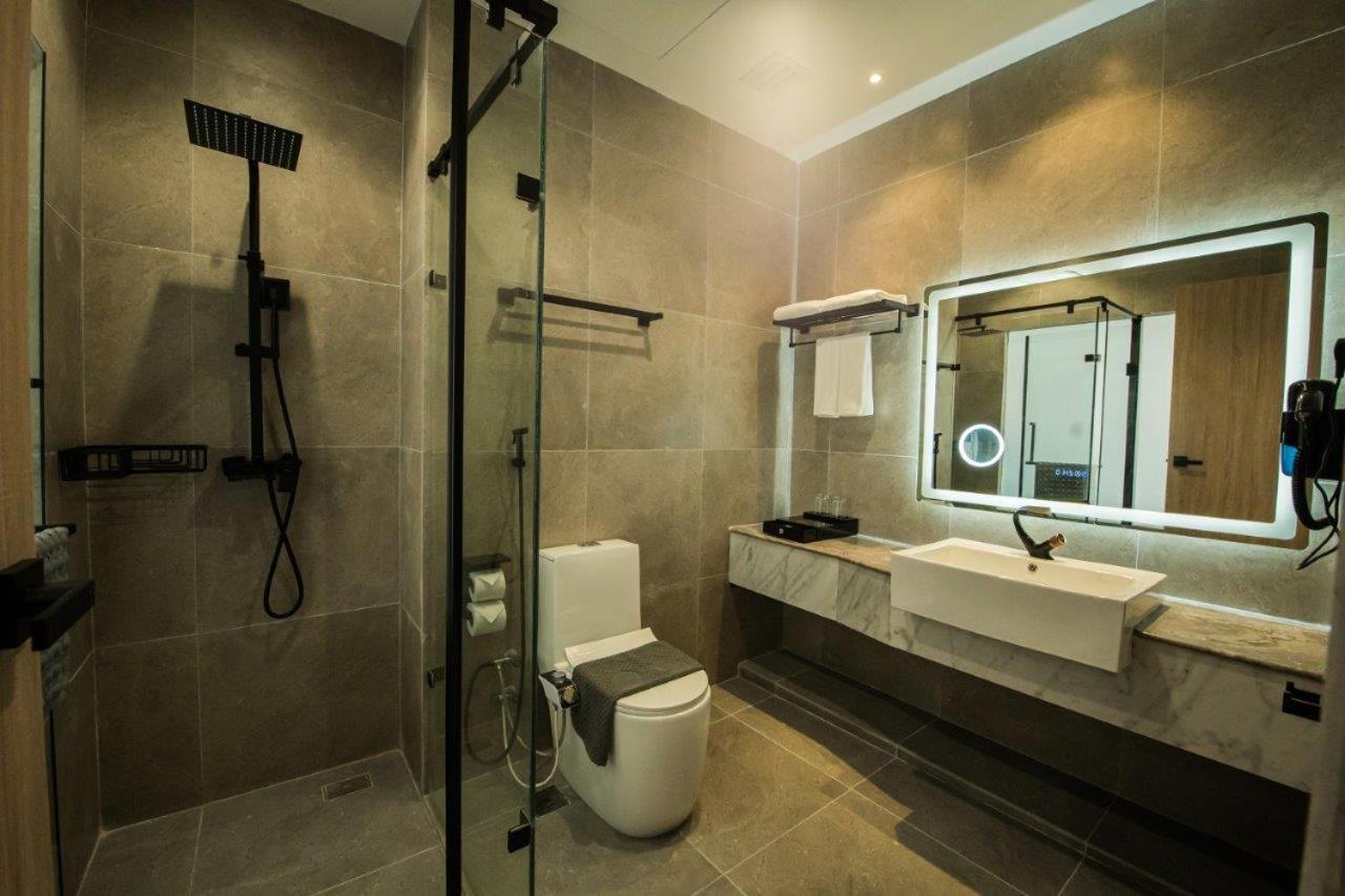 Deluxe King Room - Photo 2
