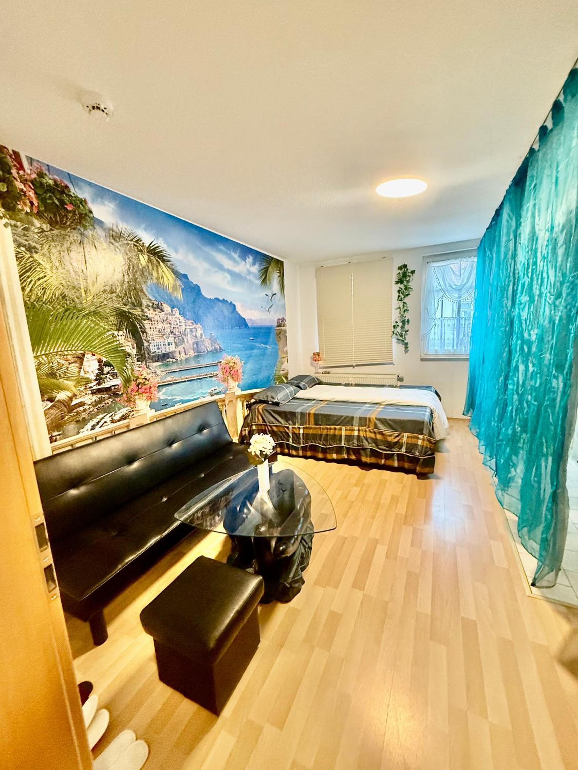 Family Room with Shared Bathroom photo 1