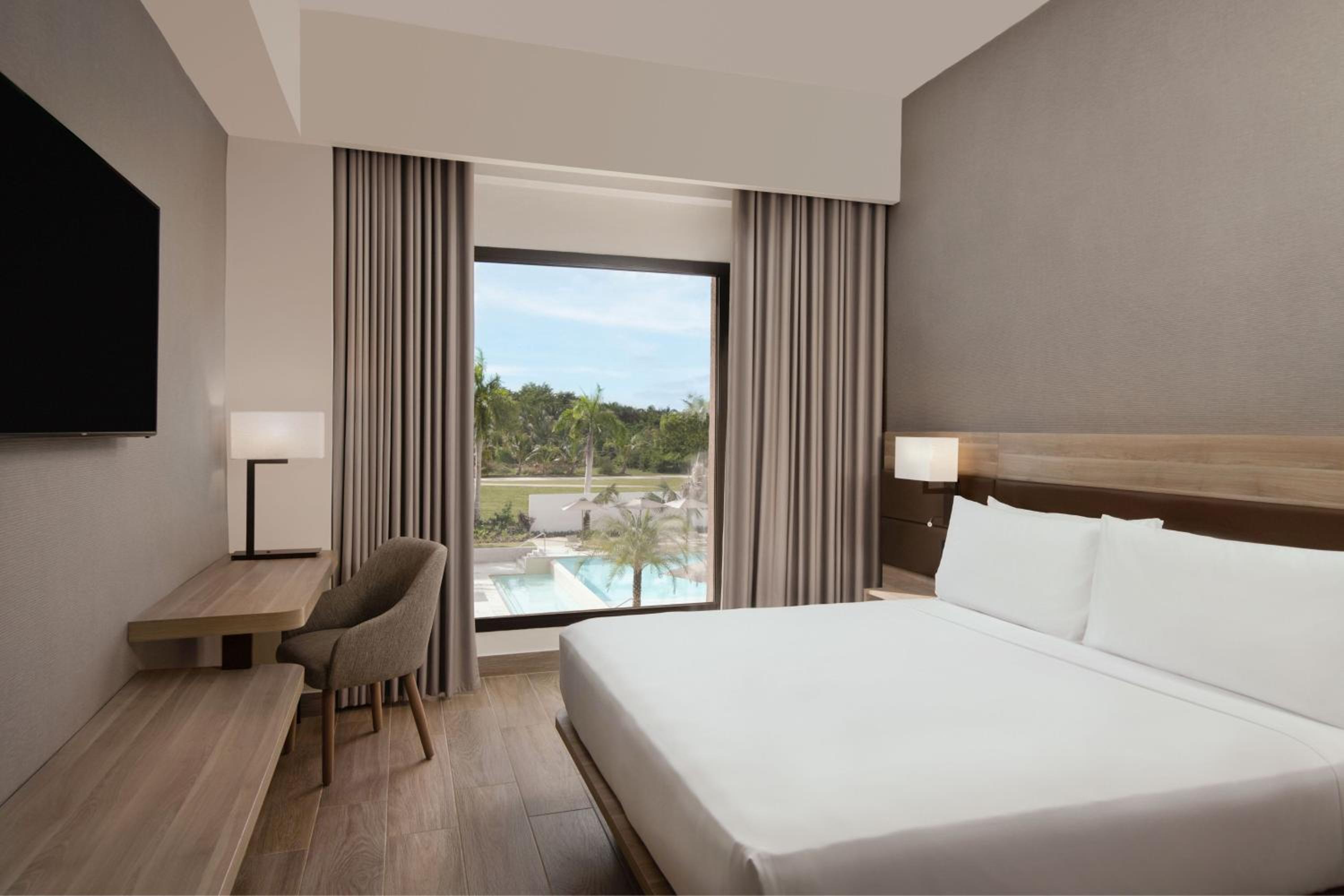 Deluxe King Room with Pool View - Photo 1