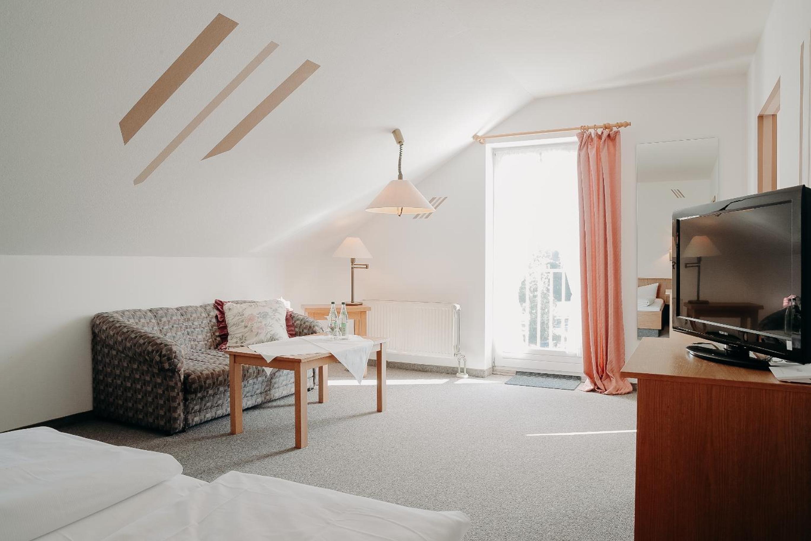 Economy Twin Room photo 1
