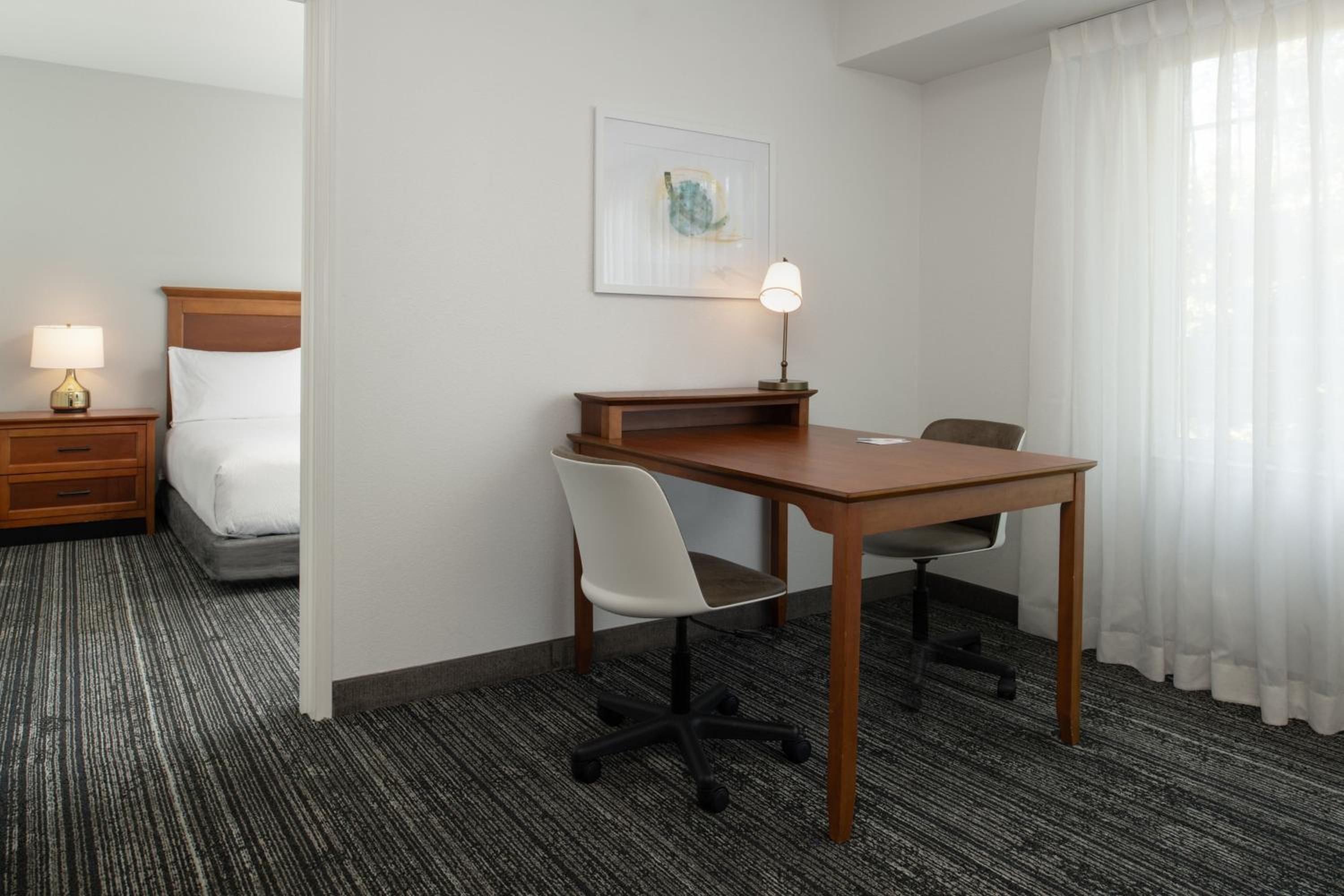 One-Bedroom Queen Suite - Photo 6