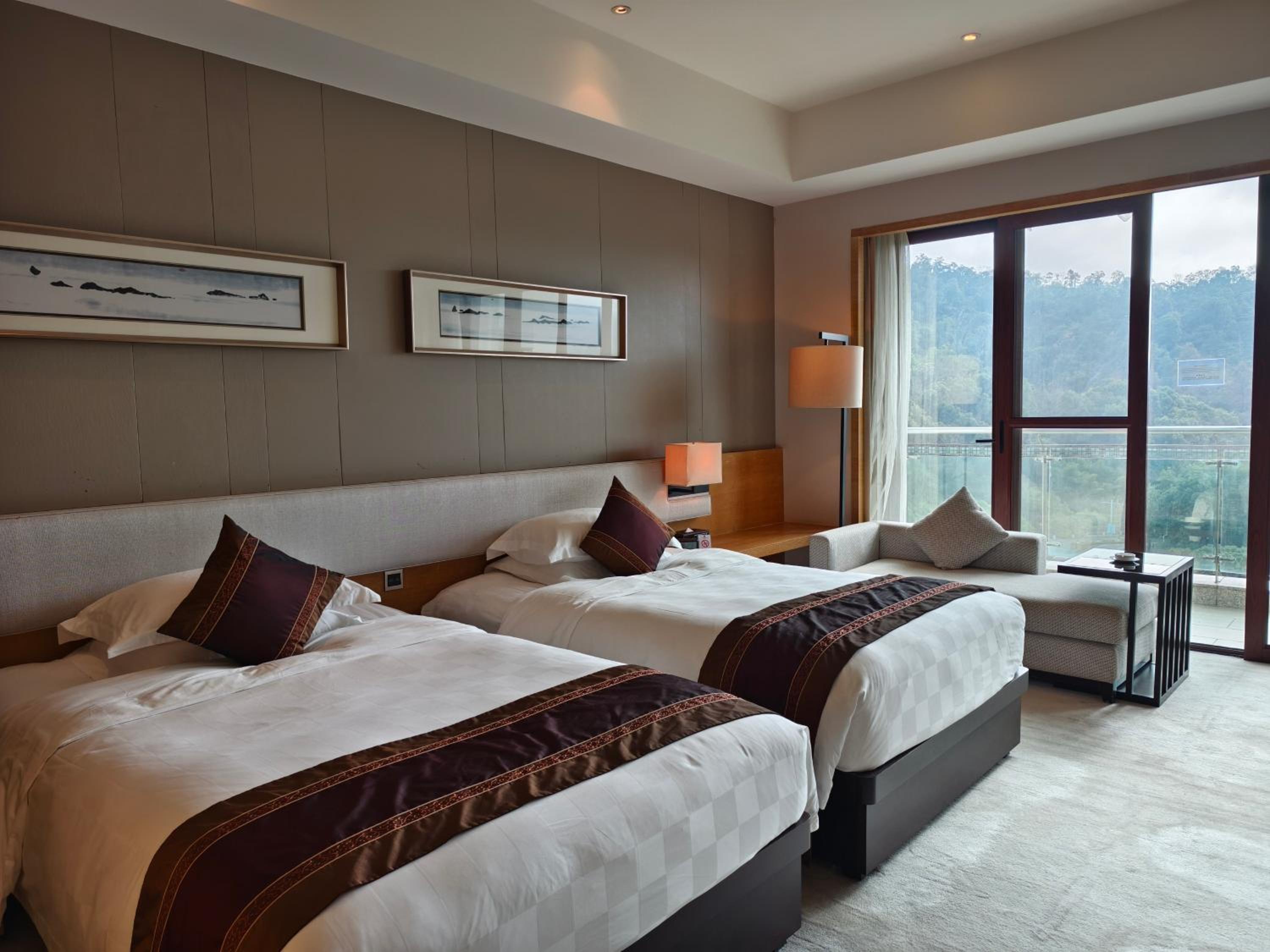 Executive Deluxe Twin Room with Garden View photo 3