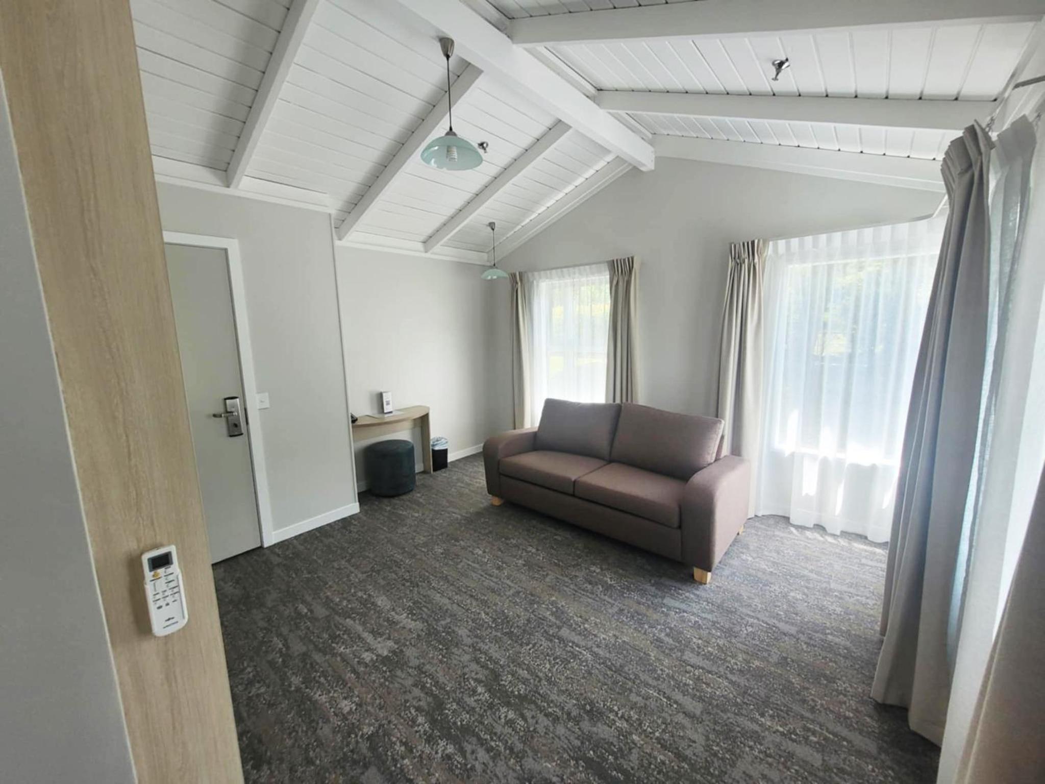 Suite with Gardenview 1 King
