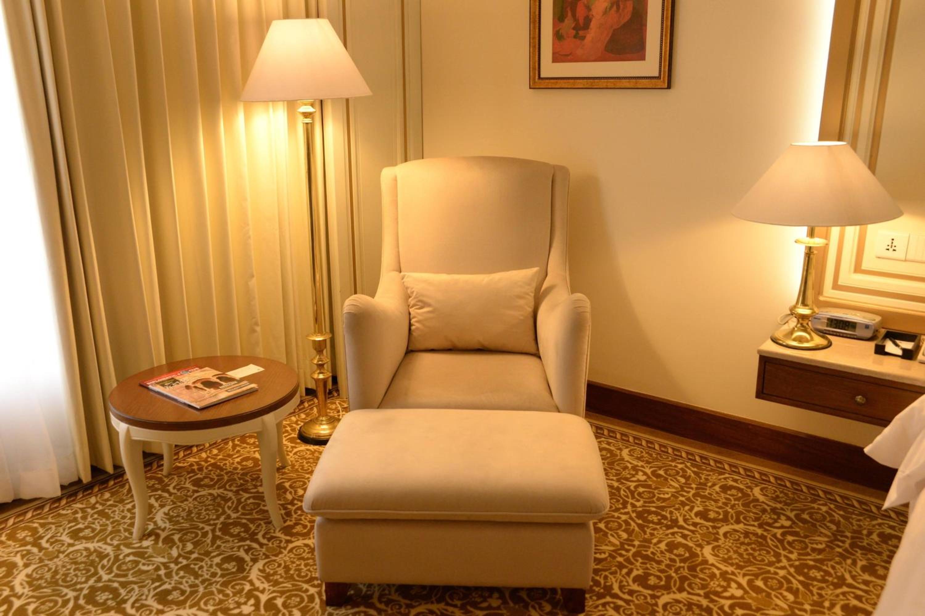 Deluxe Room, 1 King Bed, Smoking