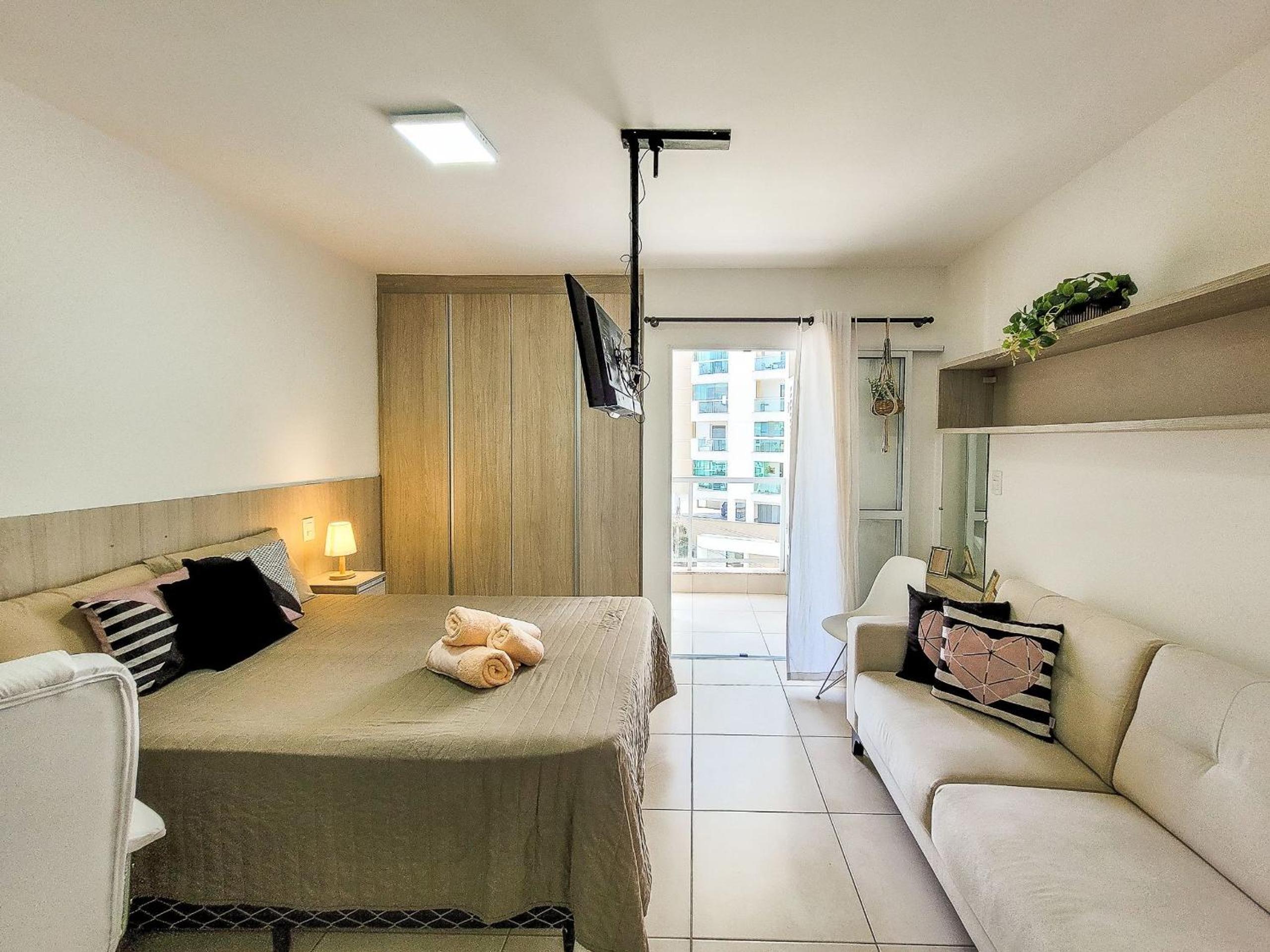 One-Bedroom Apartment photo 1
