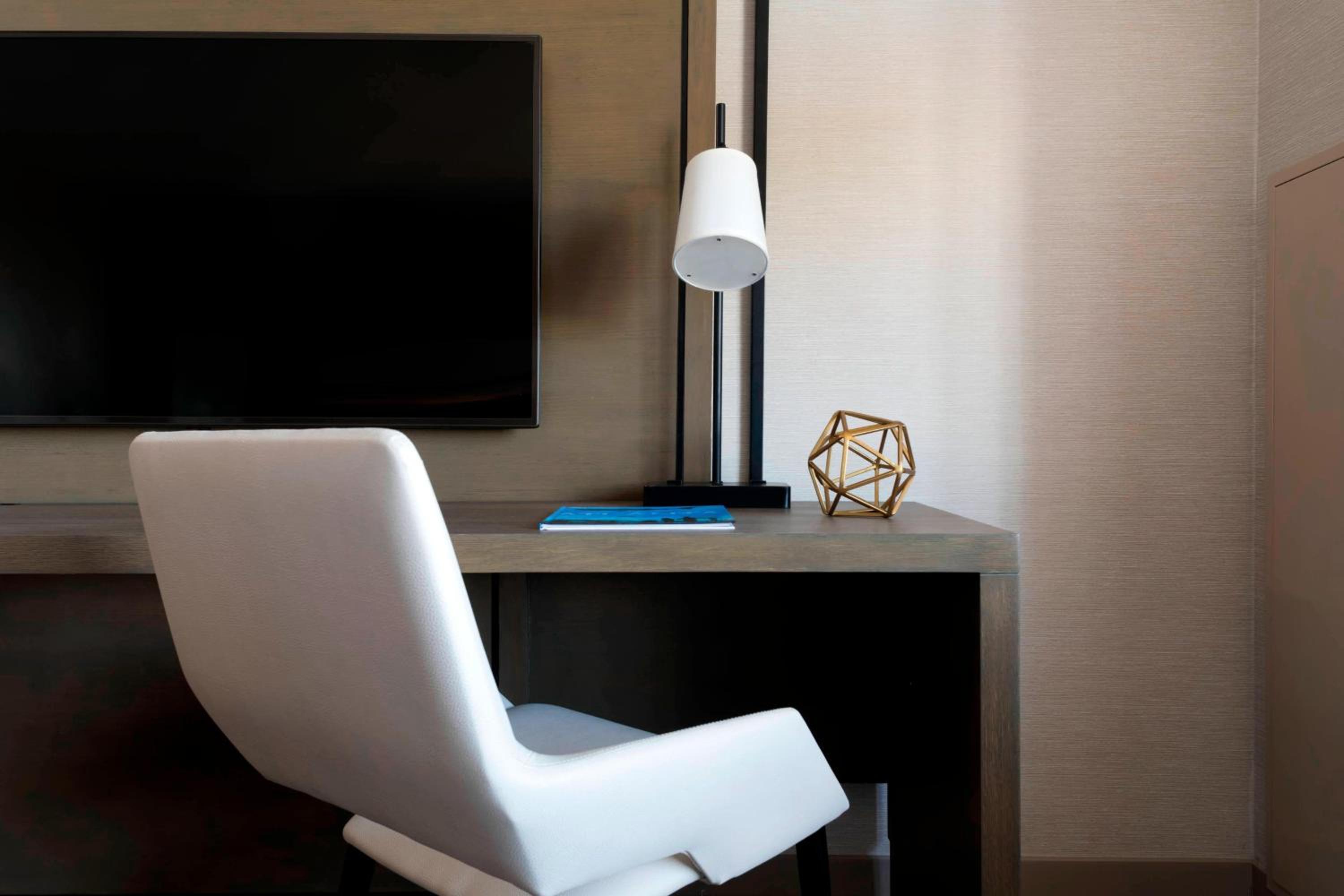 Guest Room, 1 King - Photo 3