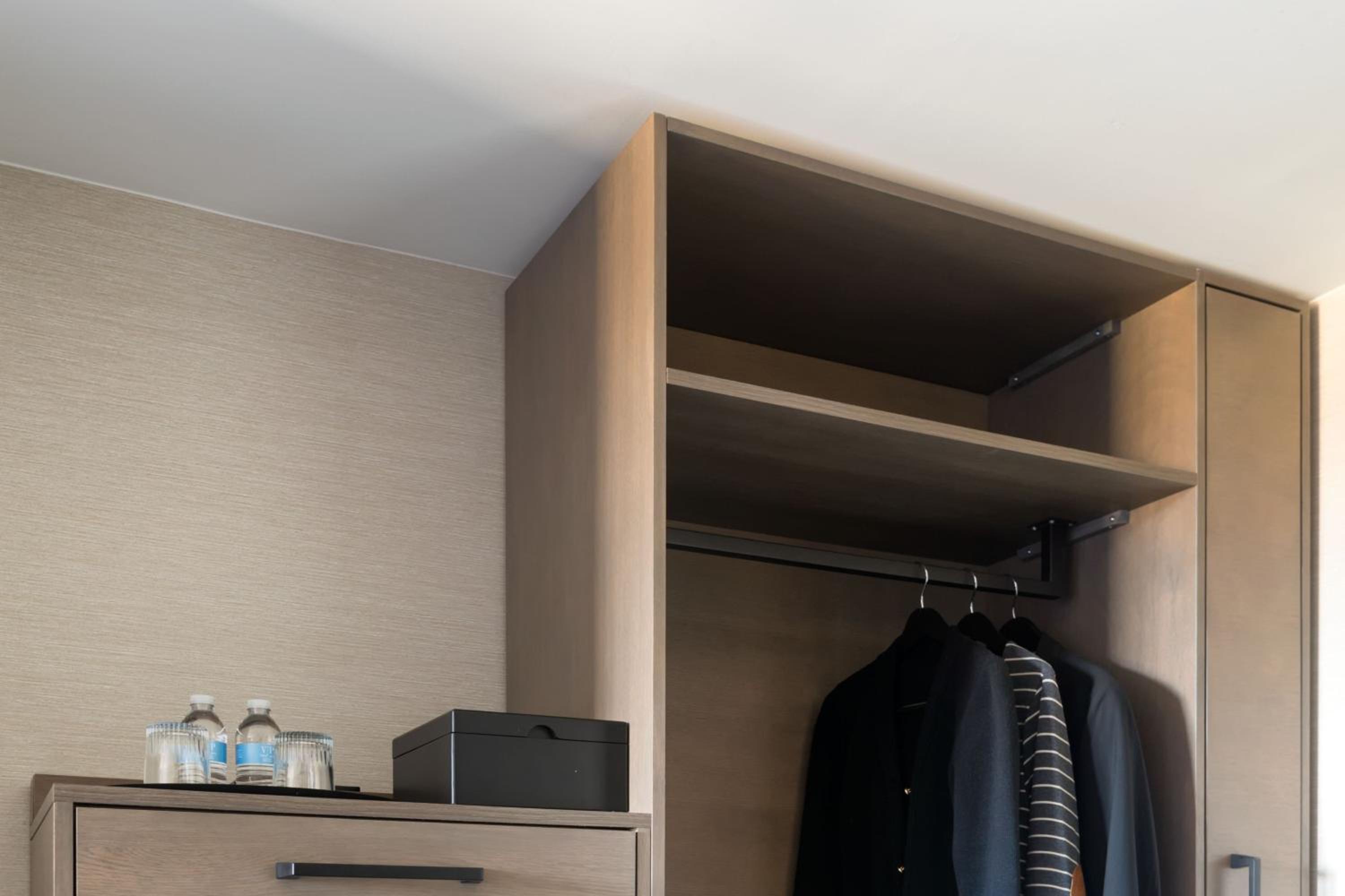 Guest Room, 1 King - Photo 2
