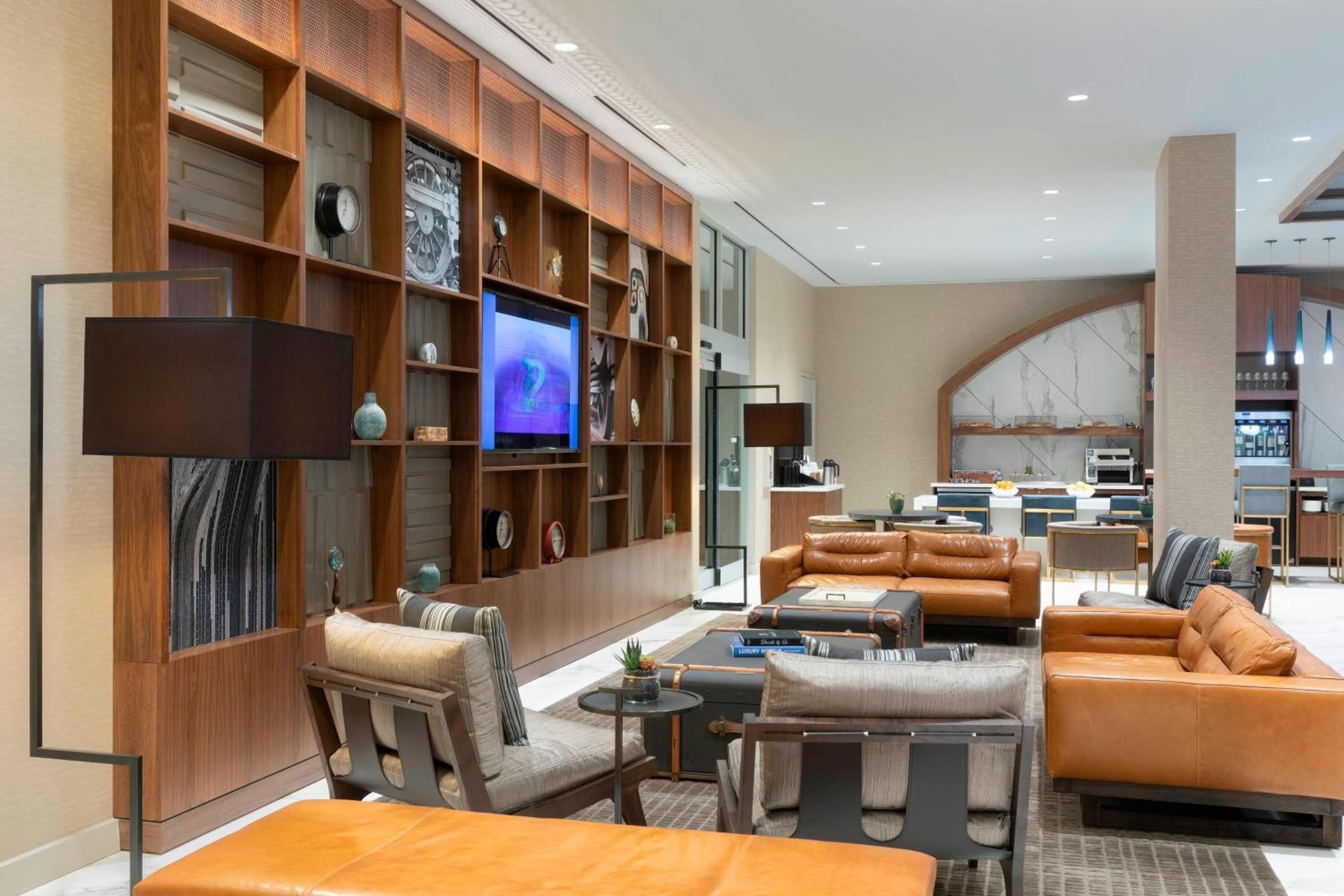 Concierge level, Guest room, 1 King - Photo 13