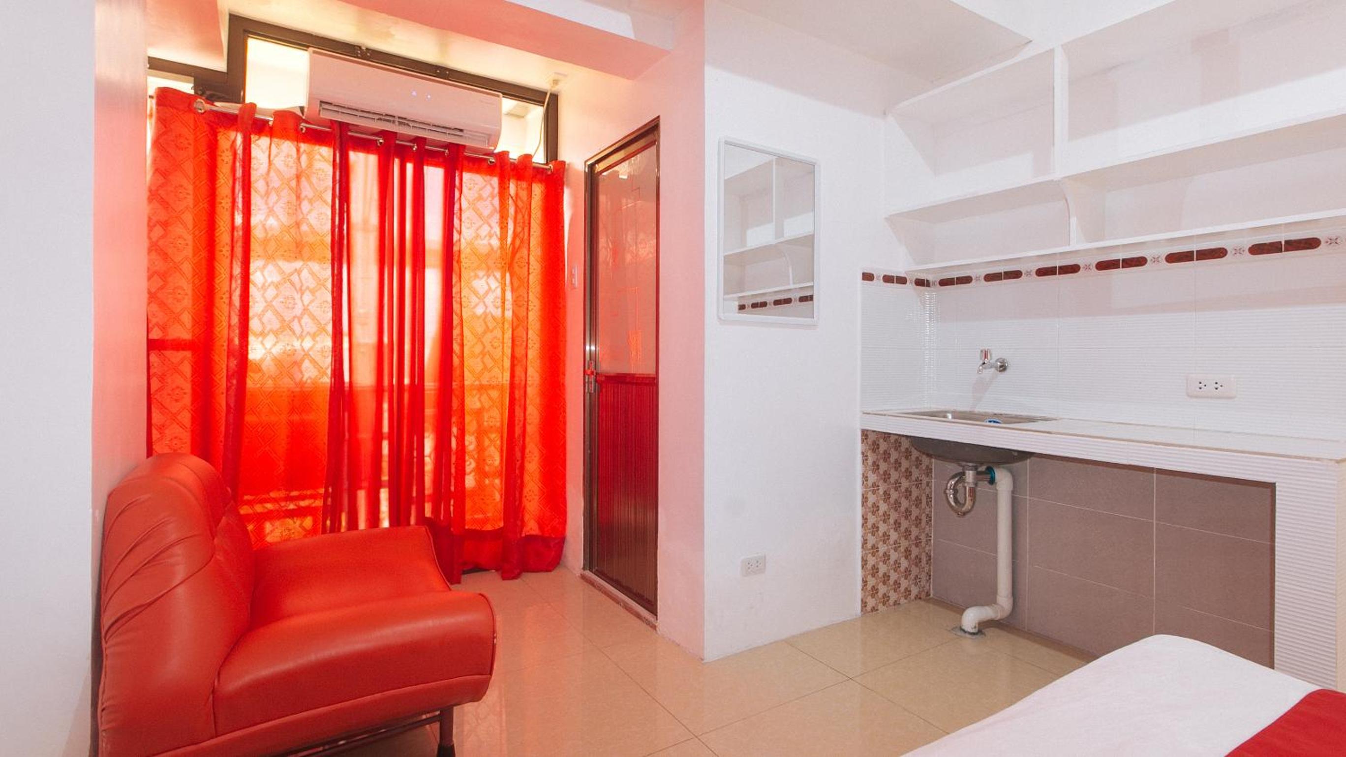 Deluxe Room - Photo 14