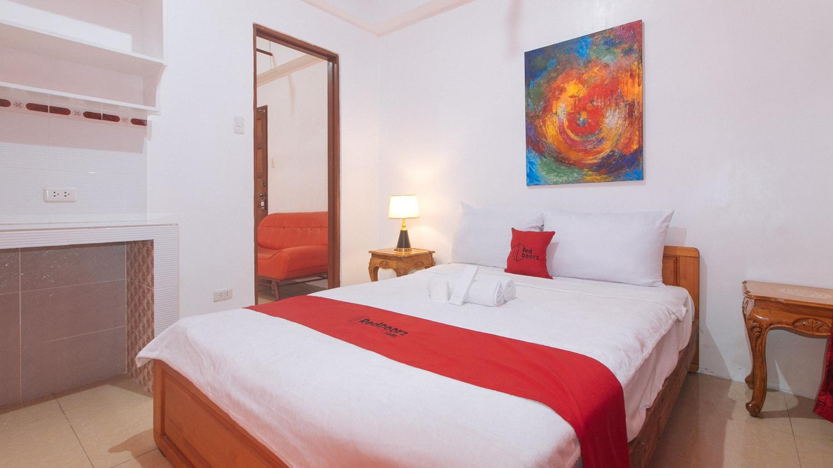 Deluxe Room - Photo 19