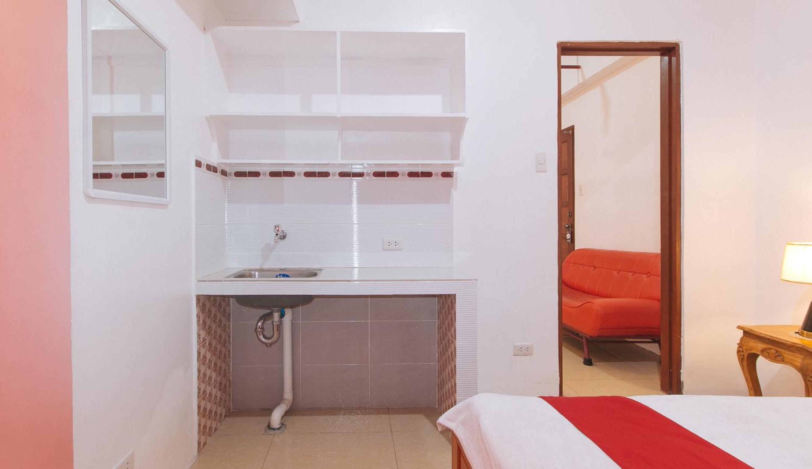 Deluxe Room - Photo 16