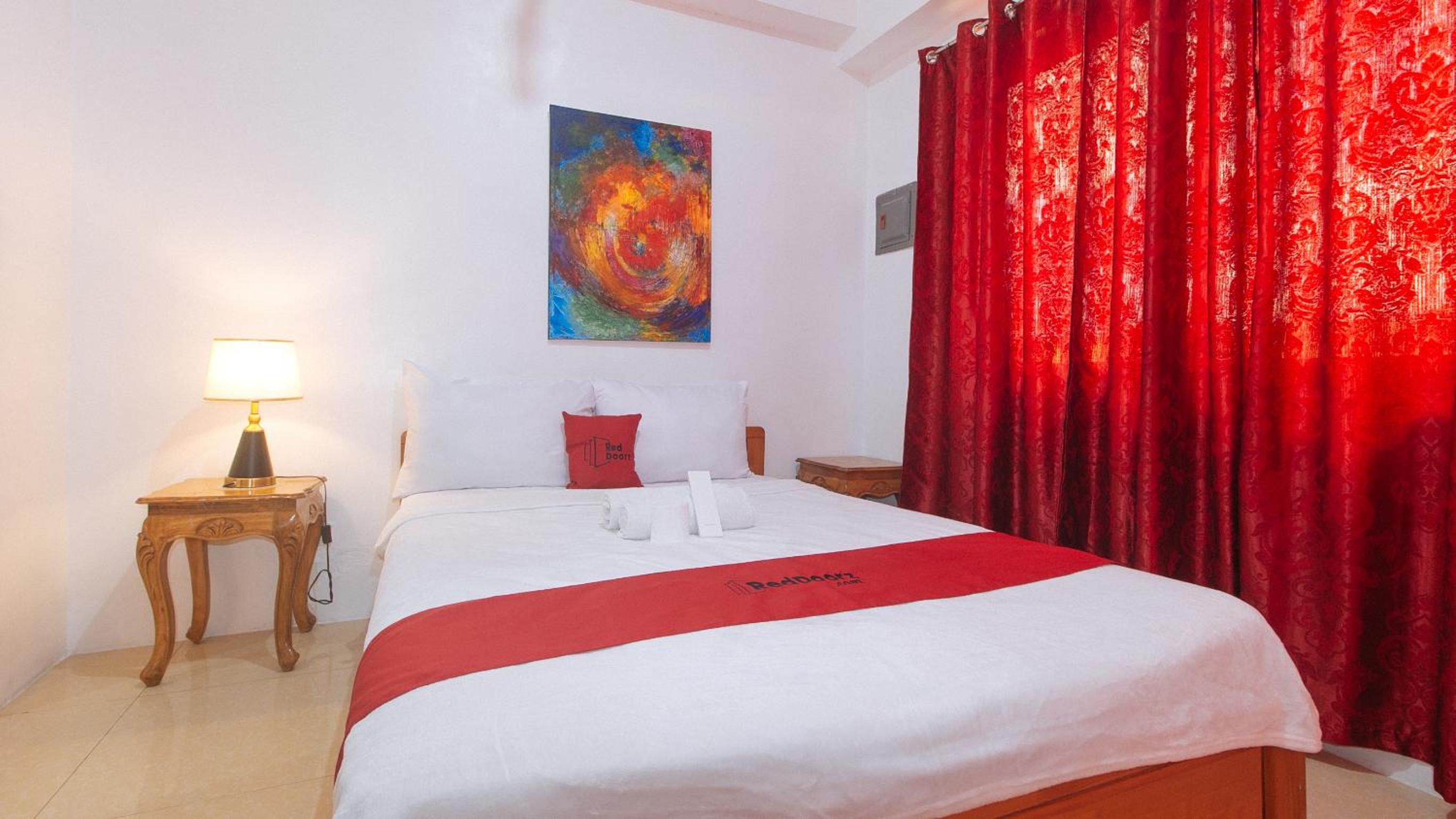 Deluxe Room - Photo 3
