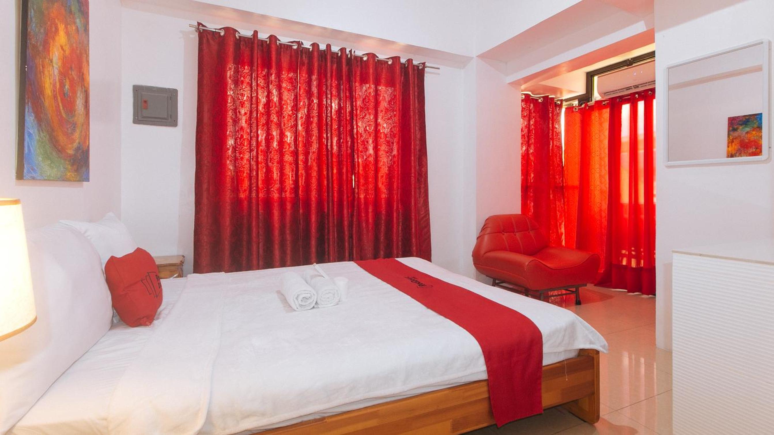 Deluxe Room - Photo 17