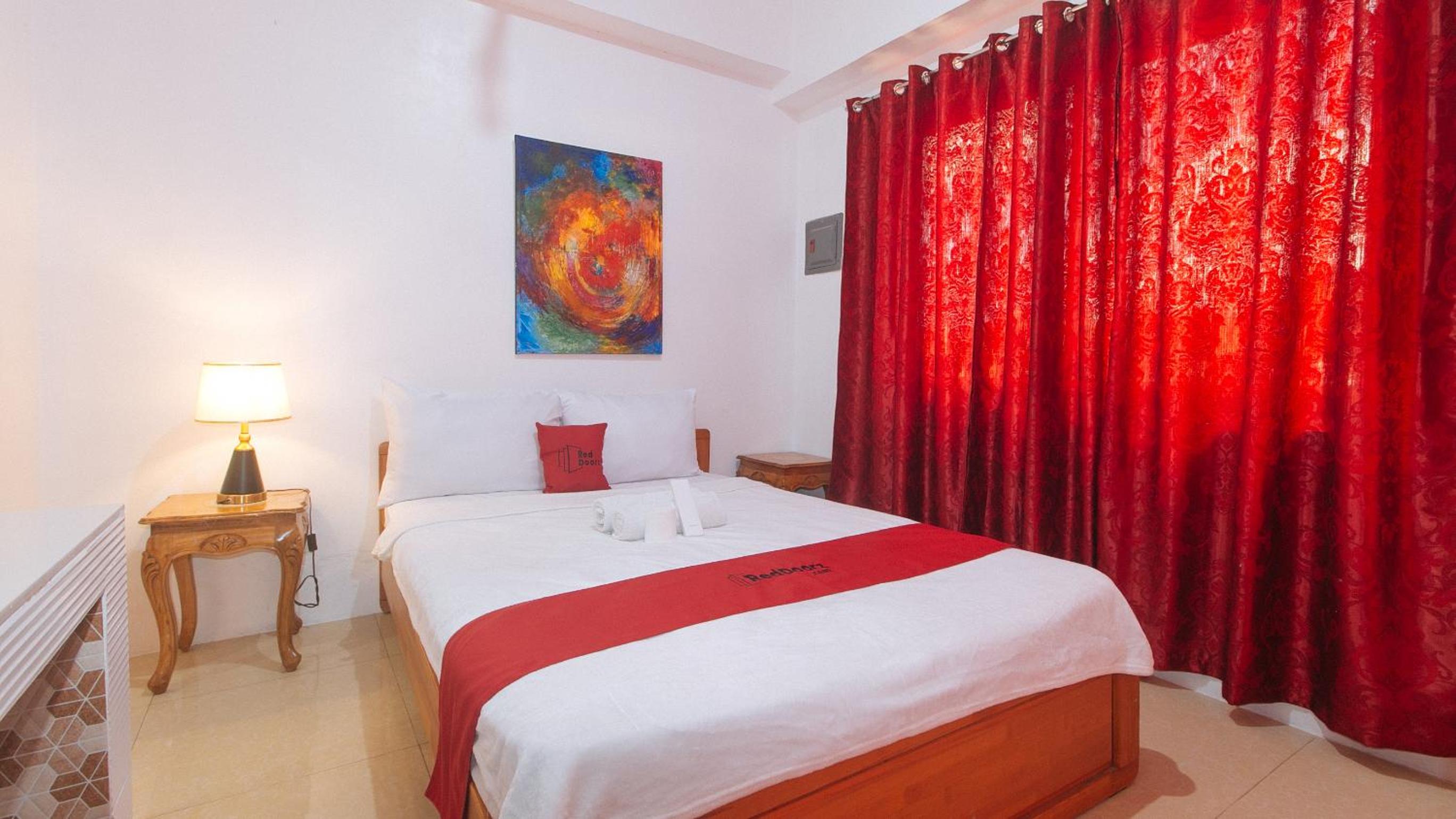 Deluxe Room - Photo 18