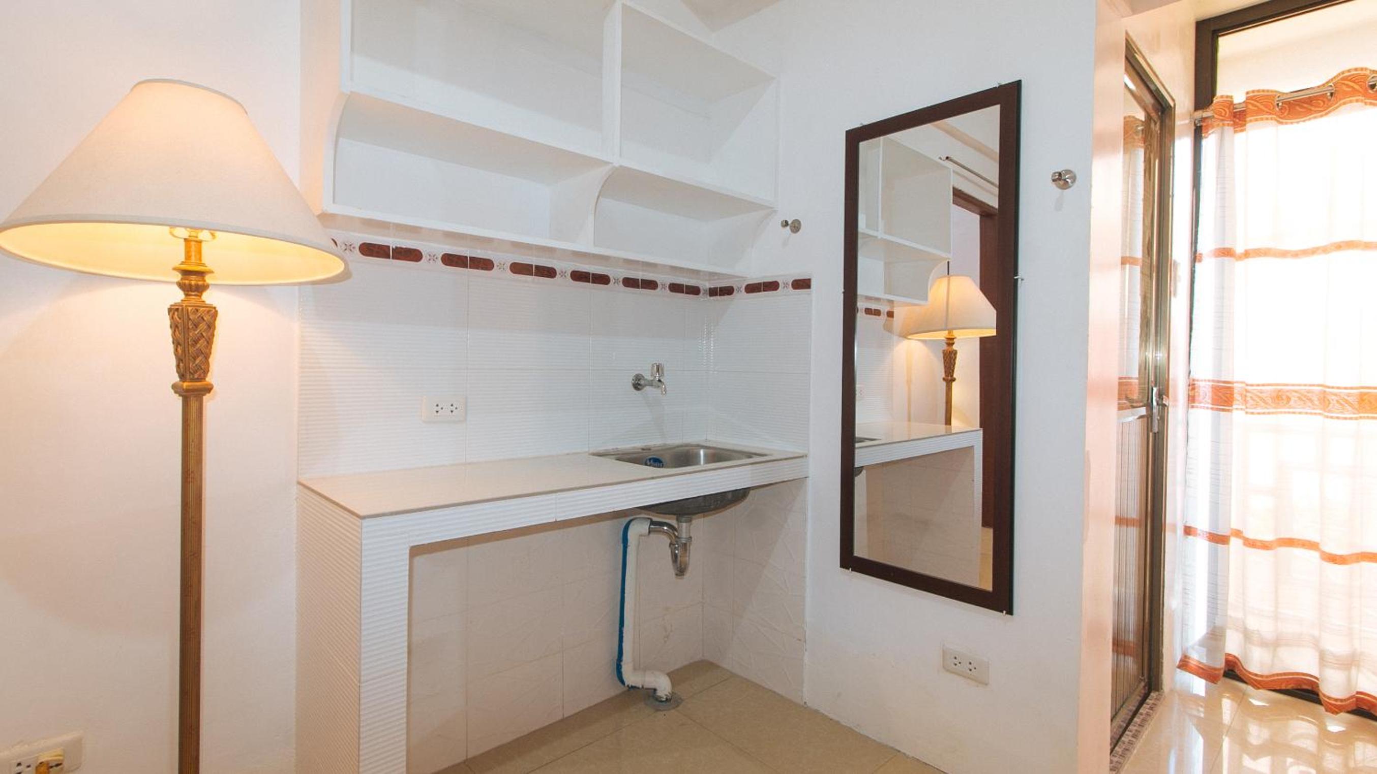Deluxe Room - Photo 9