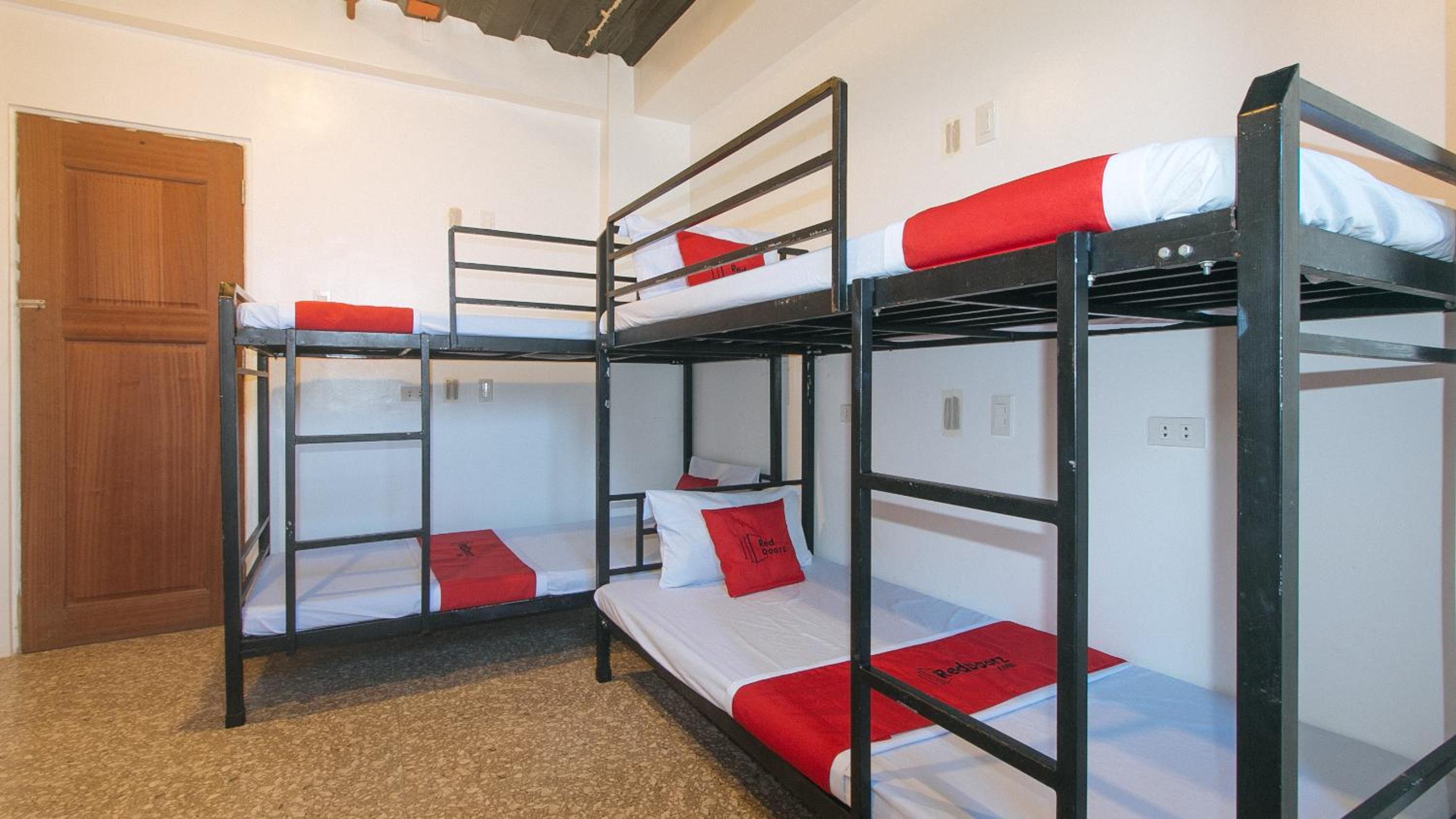 Quadruple Room - Photo 1