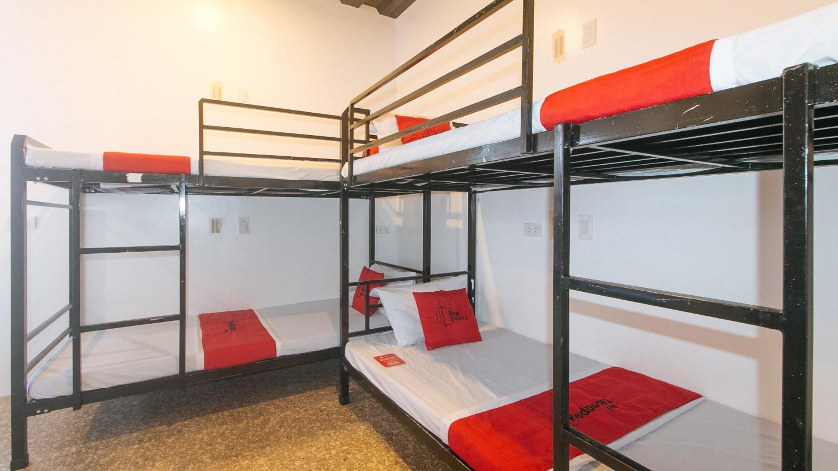 Quadruple Room - Photo 8