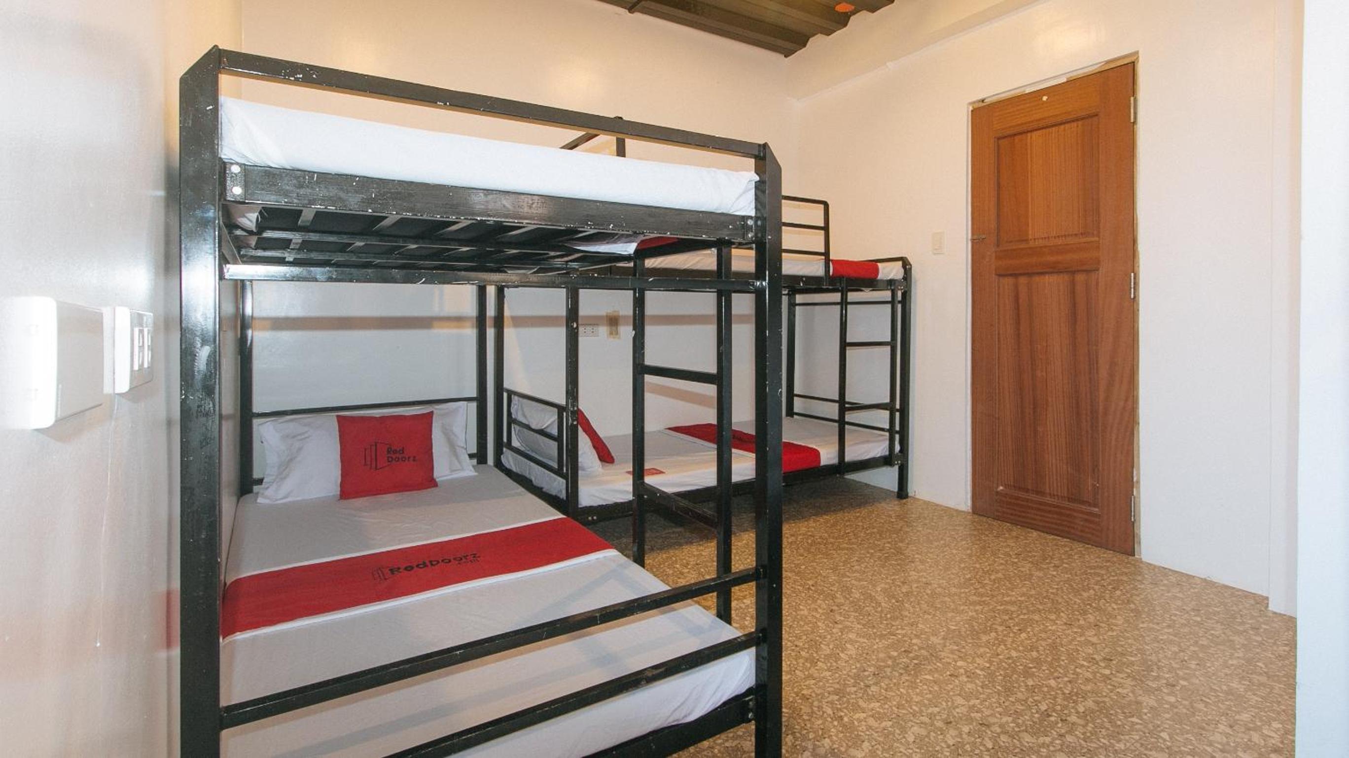 Quadruple Room - Photo 5