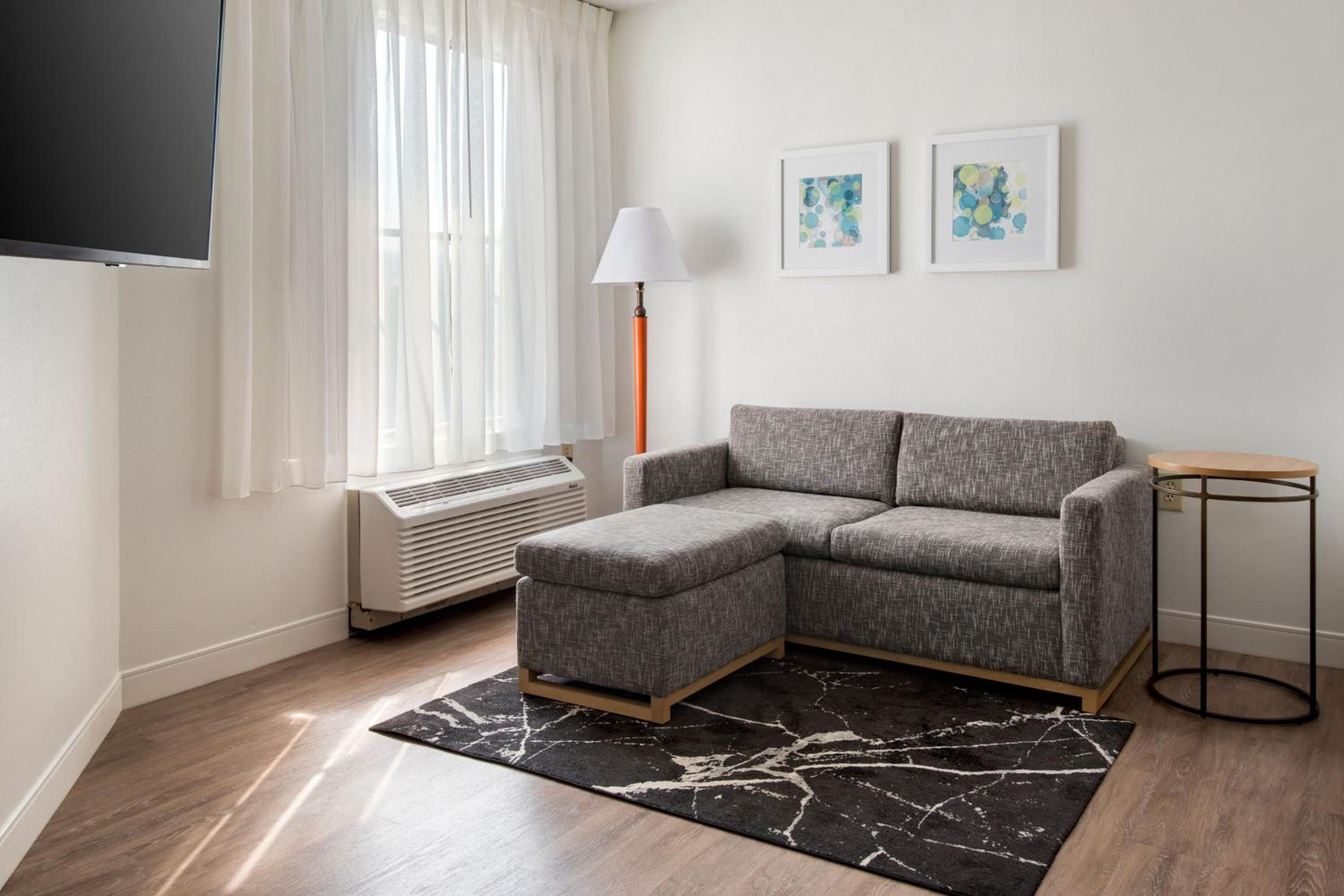 One-Bedroom King Suite with Sofa Bed - Photo 3