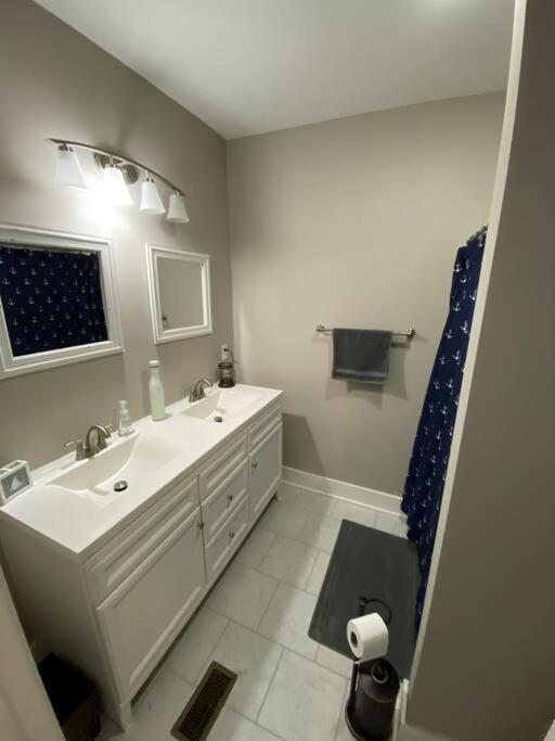 Three-Bedroom House photo 2
